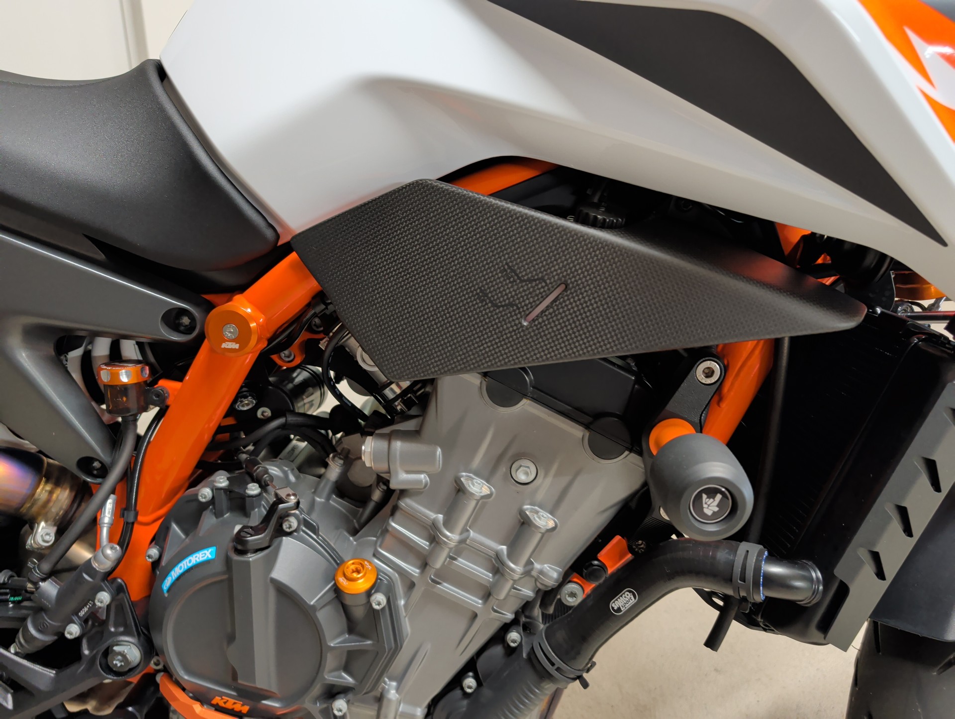 KTM 890 Duke R mit viel Zubehör-image-4