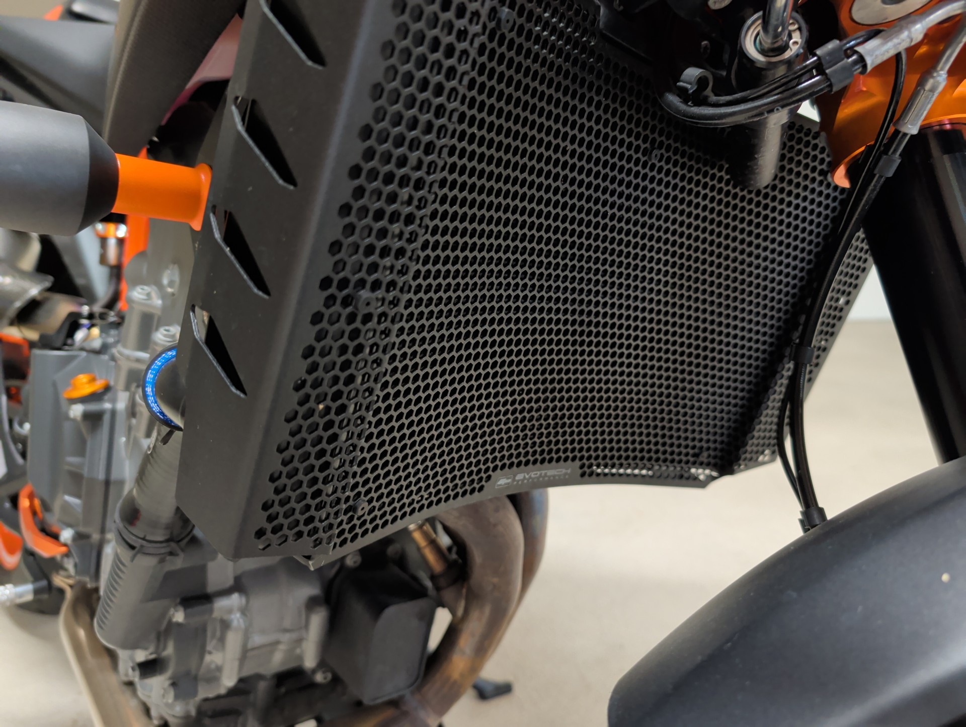 KTM 890 Duke R mit viel Zubehör-image-5
