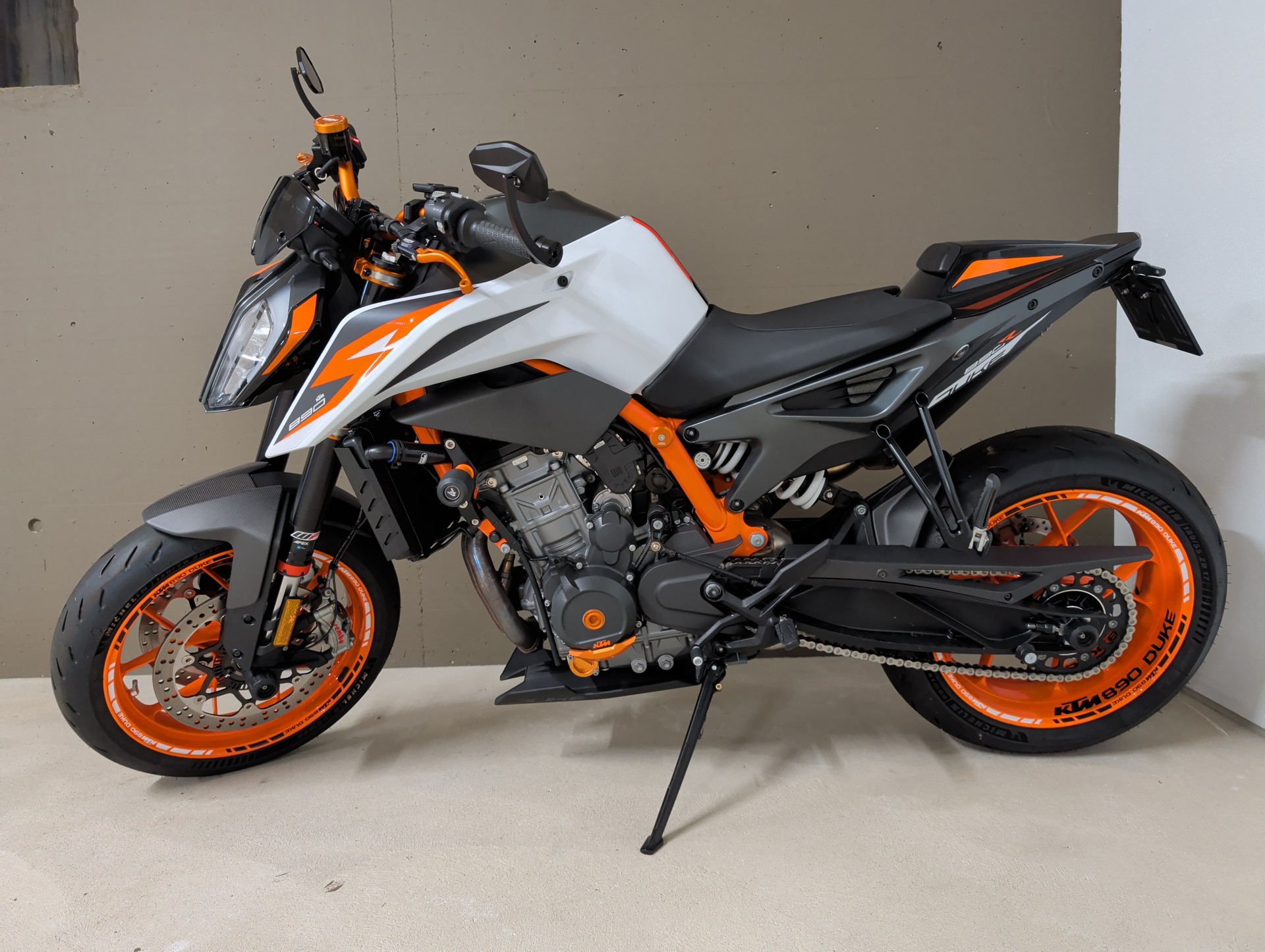 KTM 890 Duke R mit viel Zubehör-image-0