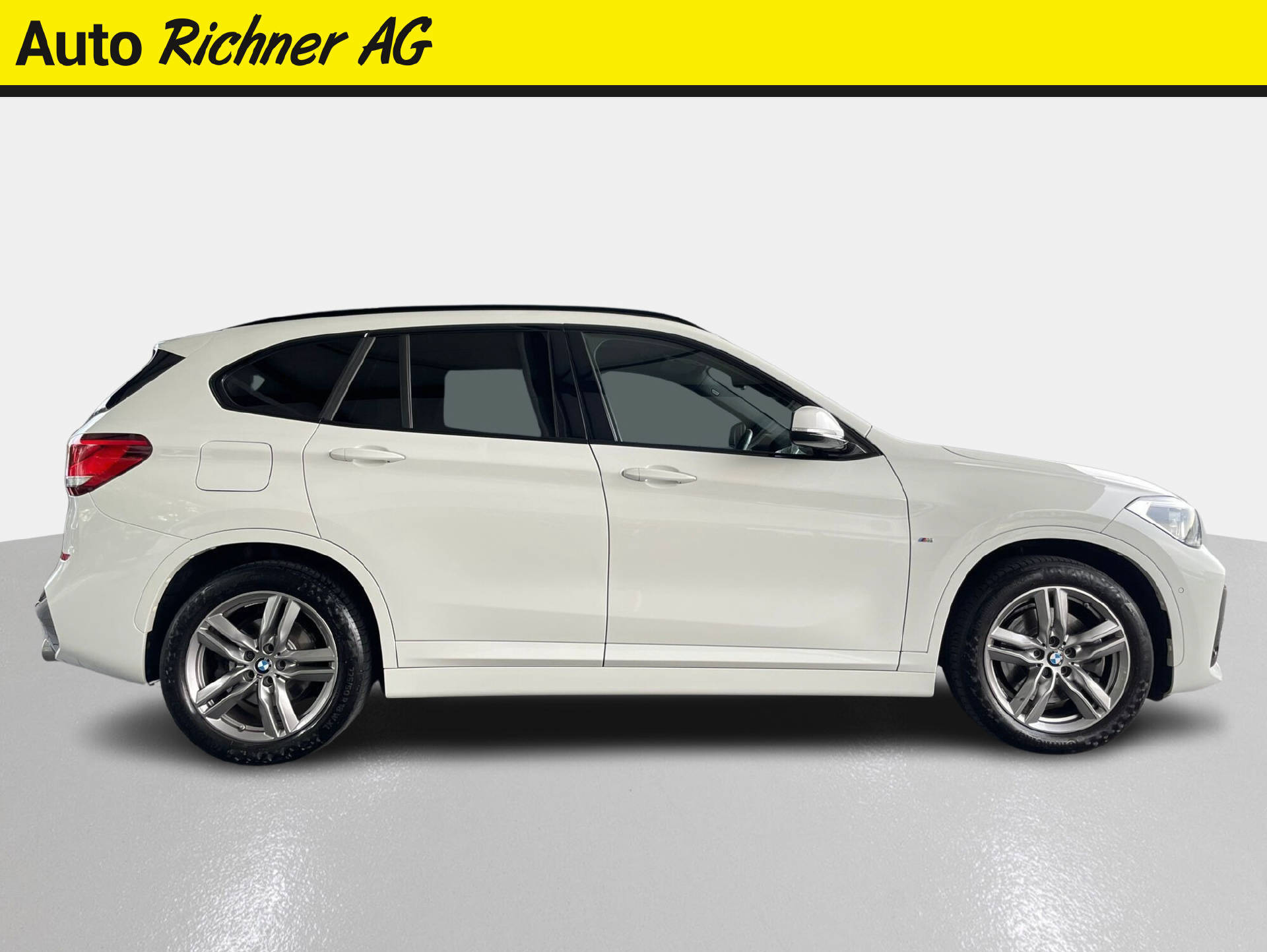 BMW X1 20d xDrive-showroom-element-2
