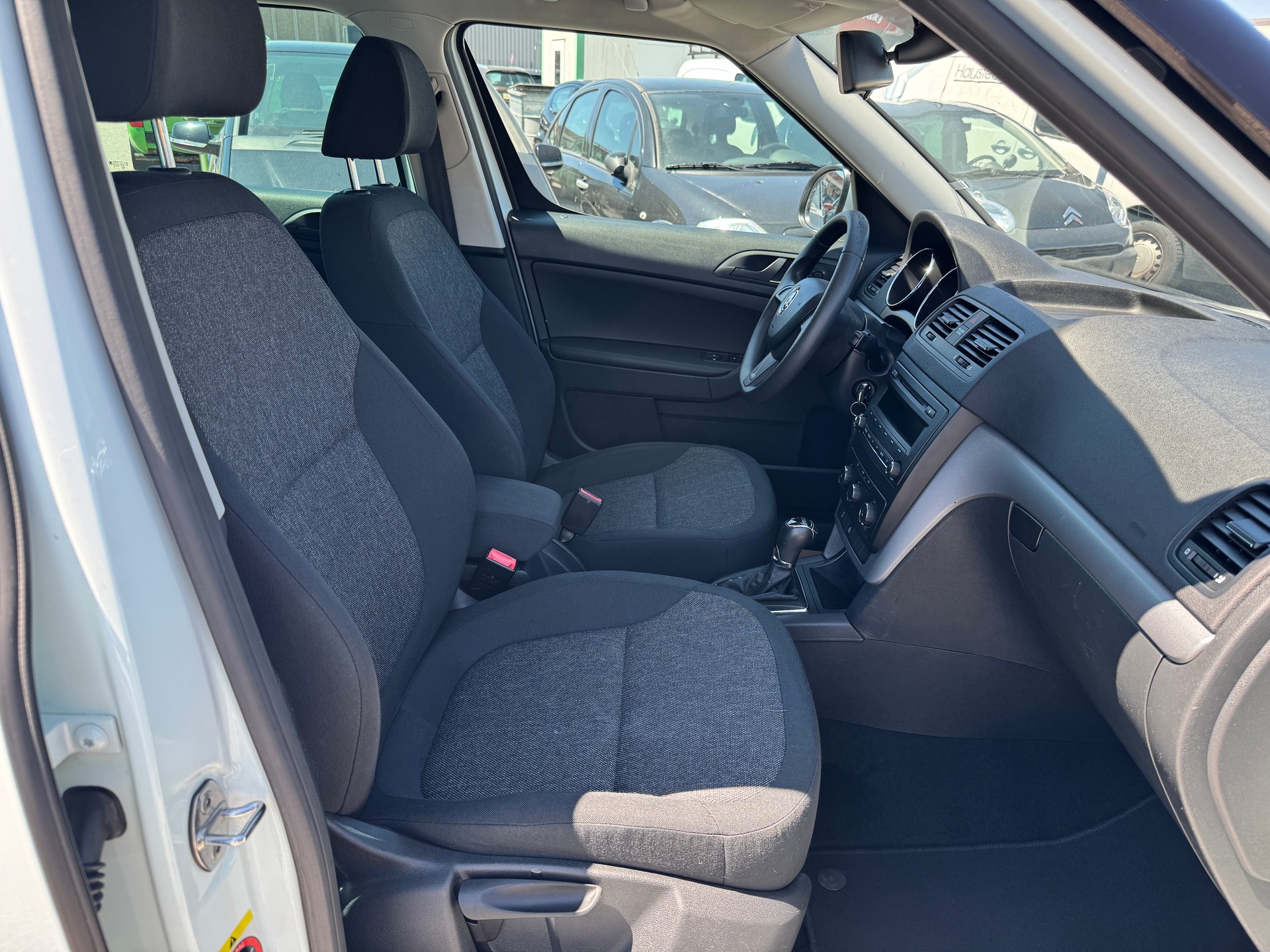 SKODA Yeti 1.8 TSI Active 4x4 DSG-image-9
