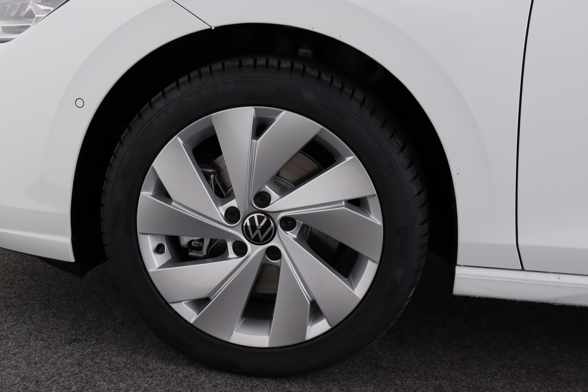 VW Golf Variant 1.5 eTSI mHEV Life DSG-image-12