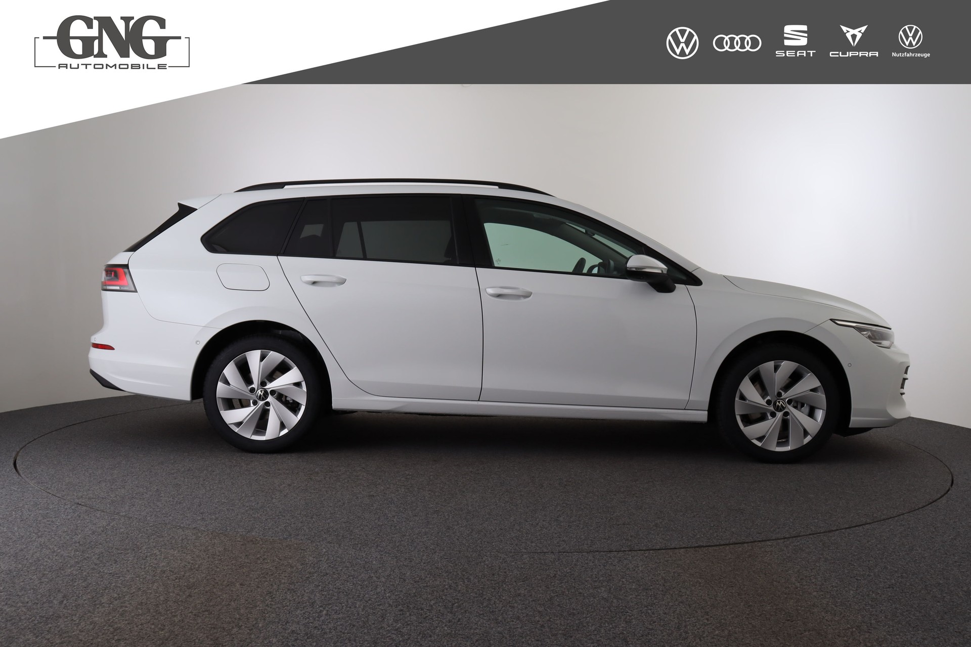 VW Golf Variant 1.5 eTSI mHEV Life-image-8