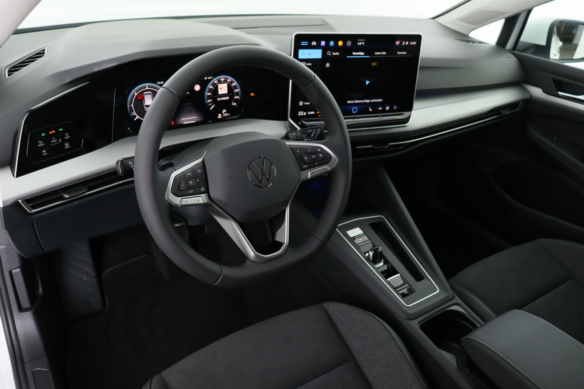 VW Golf Variant 1.5 eTSI mHEV Life DSG-image-14