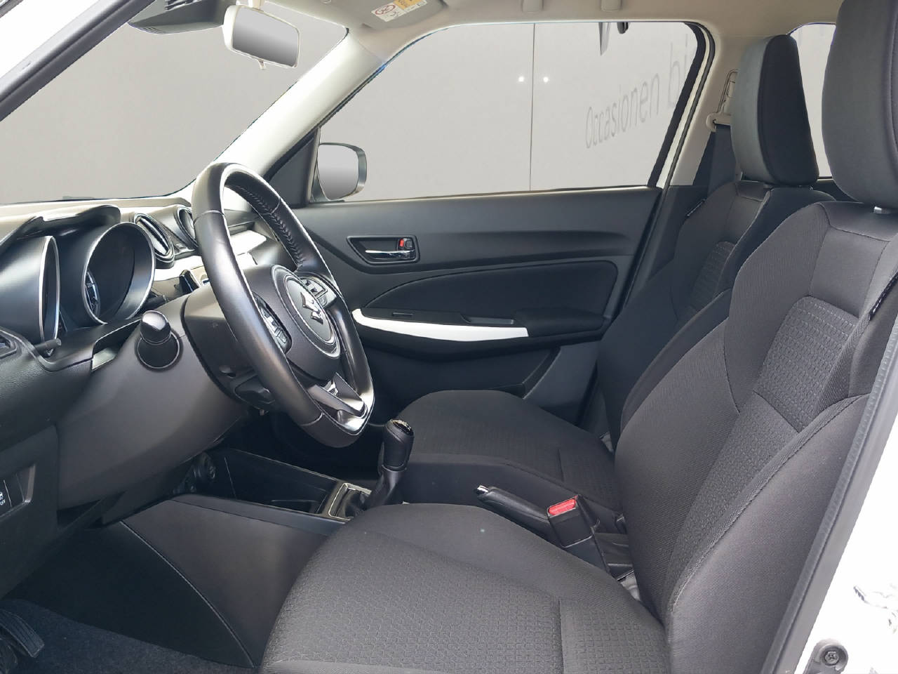 SUZUKI Swift 1.2 Generation Hybrid-showroom-element-3