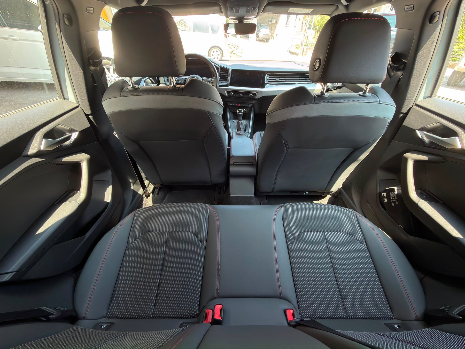 AUDI A1 Sportback 35 TFSI S Line S-tronic-image-17