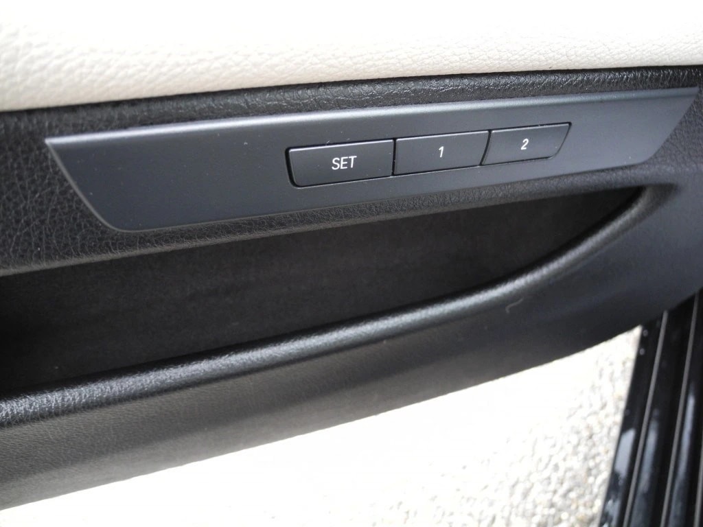 BMW 520d Touring xDrive Steptronic ** Voll-Leder Ausstattung ** G.Navi mit RF-kamera ** Frisch ab MFK **-image-7
