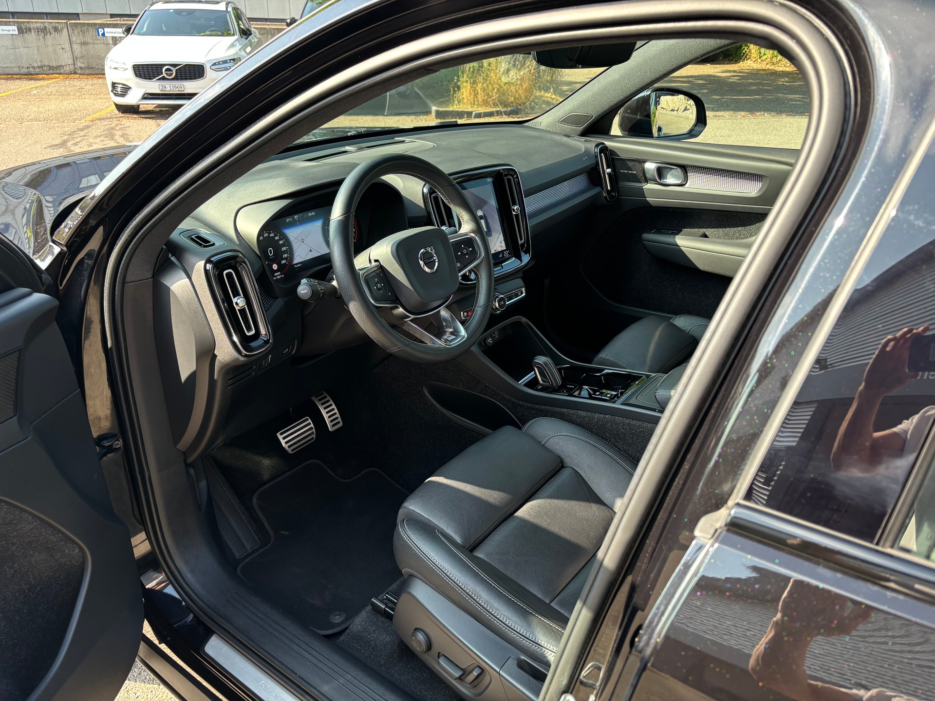 VOLVO XC40 2.0 T5 R-Design AWD-showroom-element-2