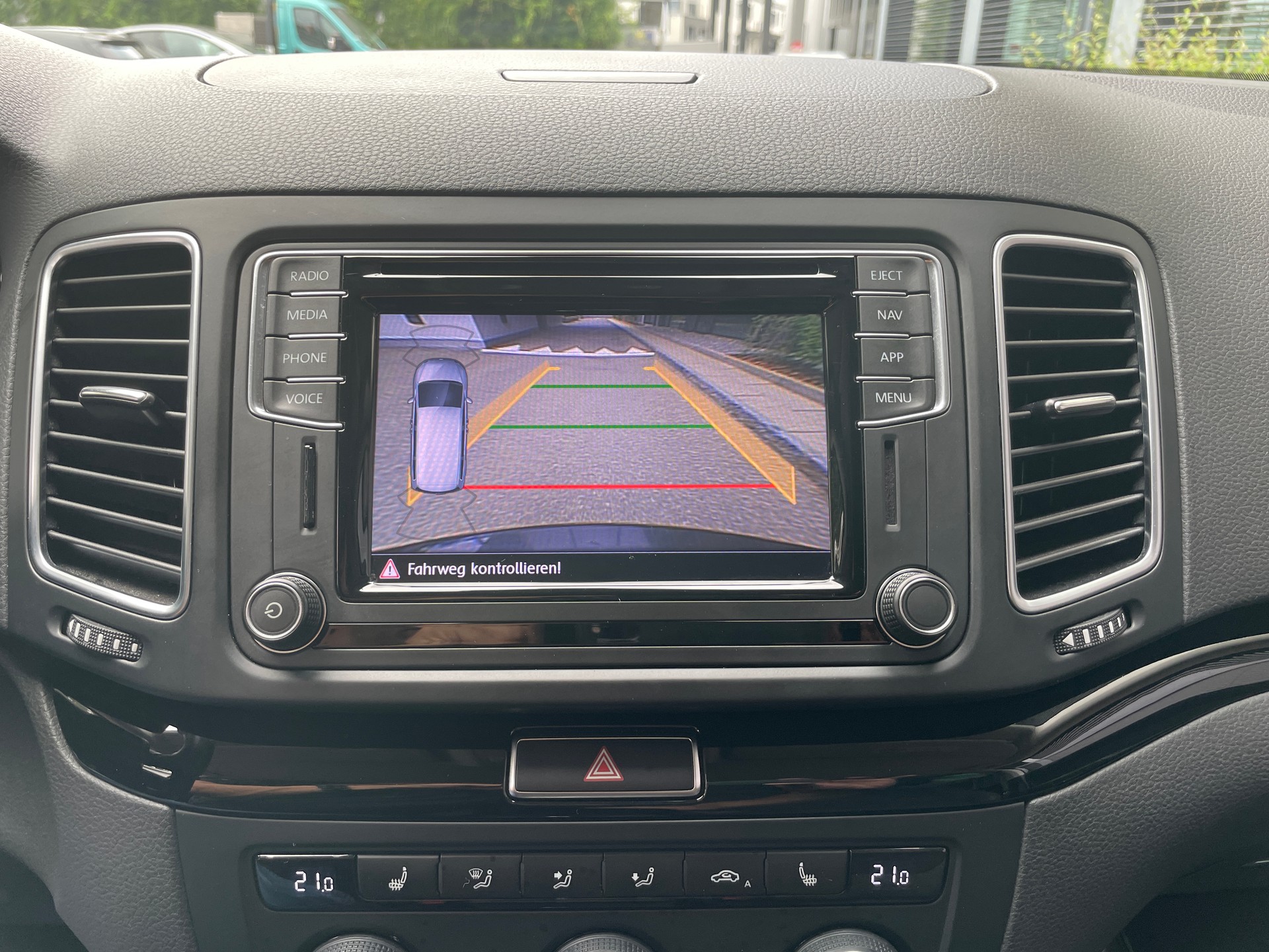 VW Sharan 2.0 TDI BMT Highline 4Motion DSG-image-25