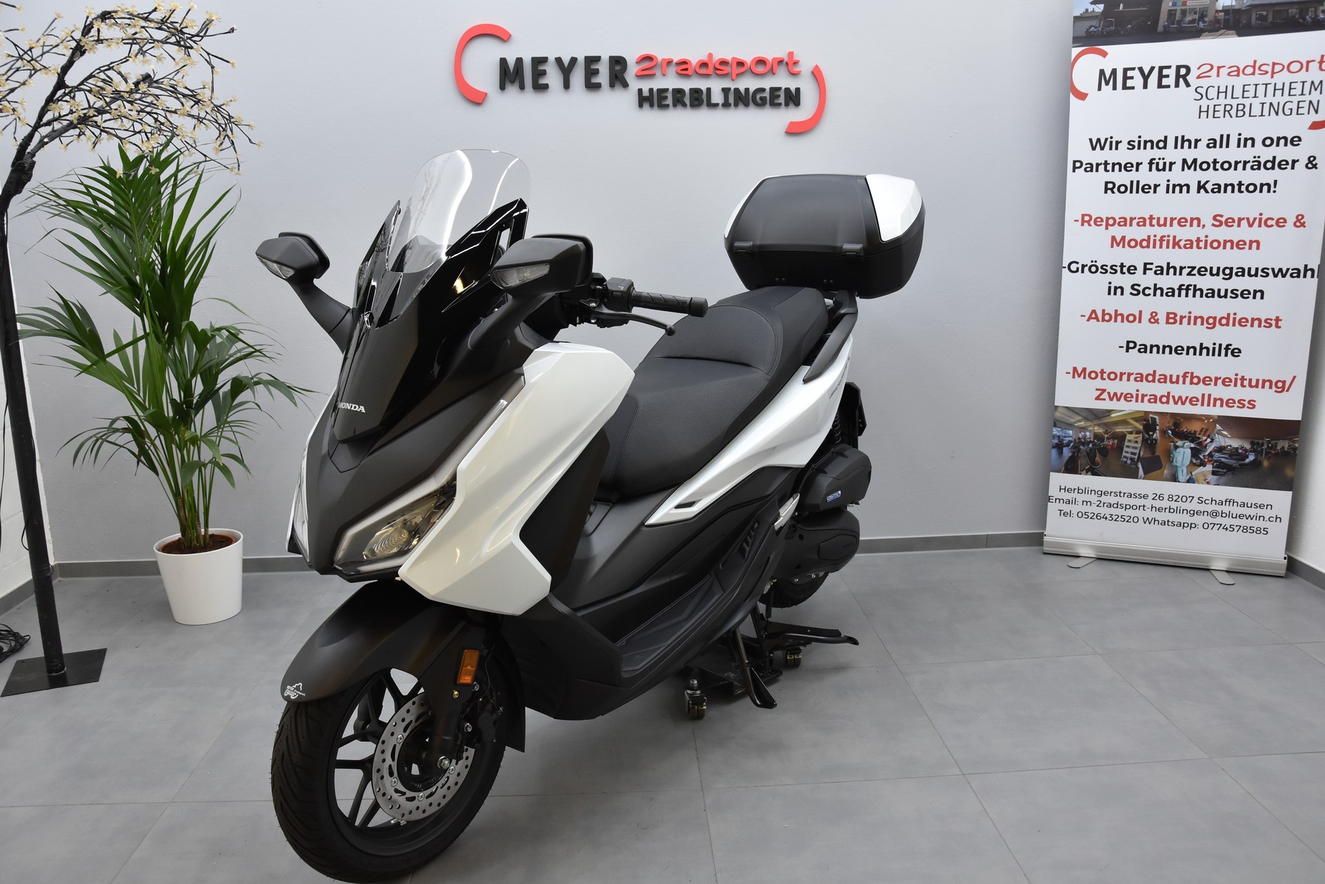 HONDA Nss 125 Forza Smart TopBox Sommeraktion bis 31.8.26-showroom-element-3