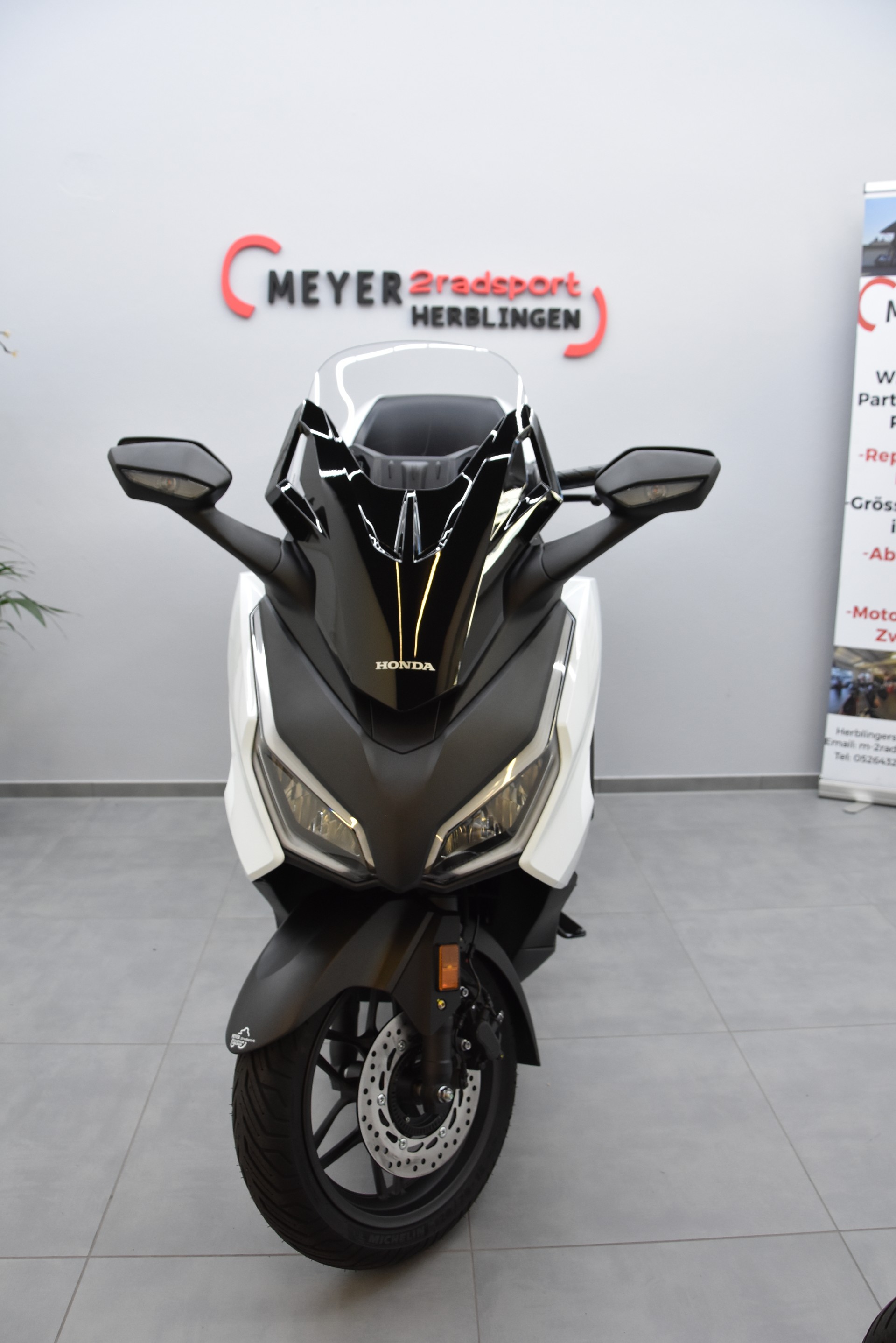 HONDA Nss 125 Forza Smart TopBox Sommeraktion bis 31.8.26-showroom-element-2