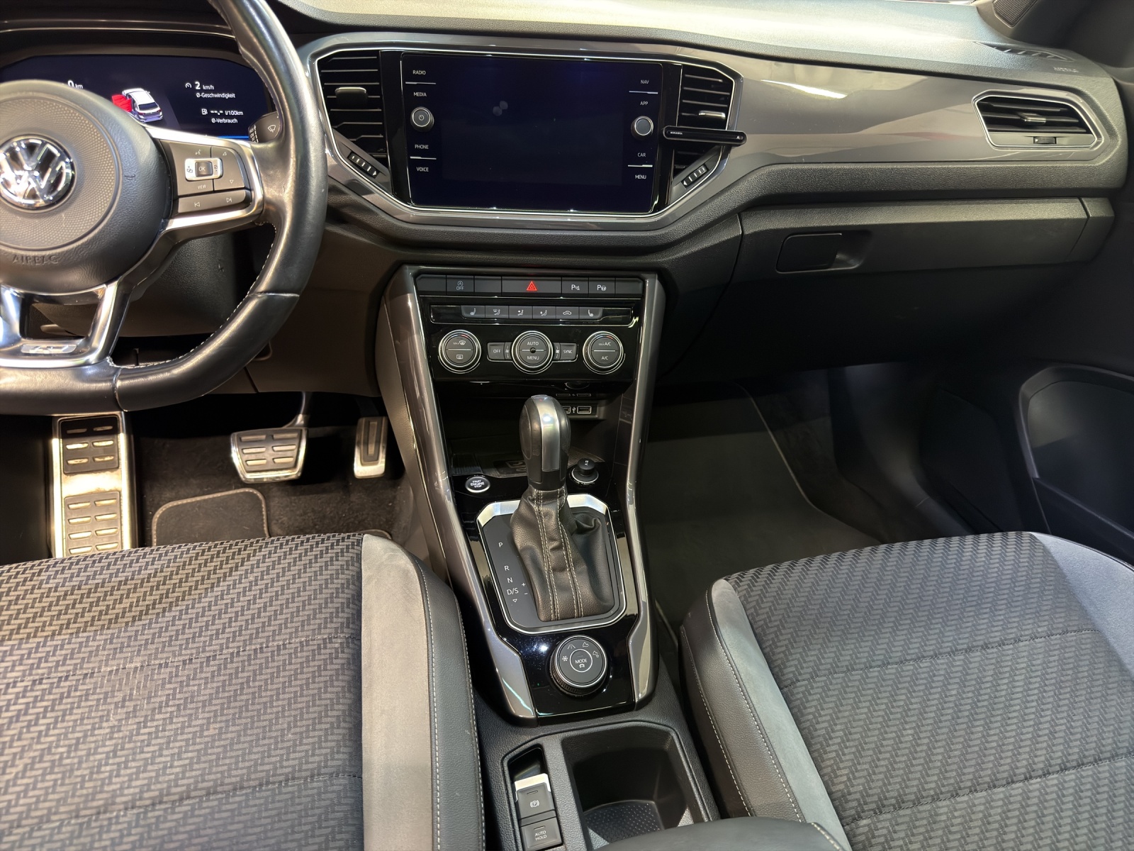 VW T-Roc 2.0 TSI Sport DSG 4M // R-Line-image-11