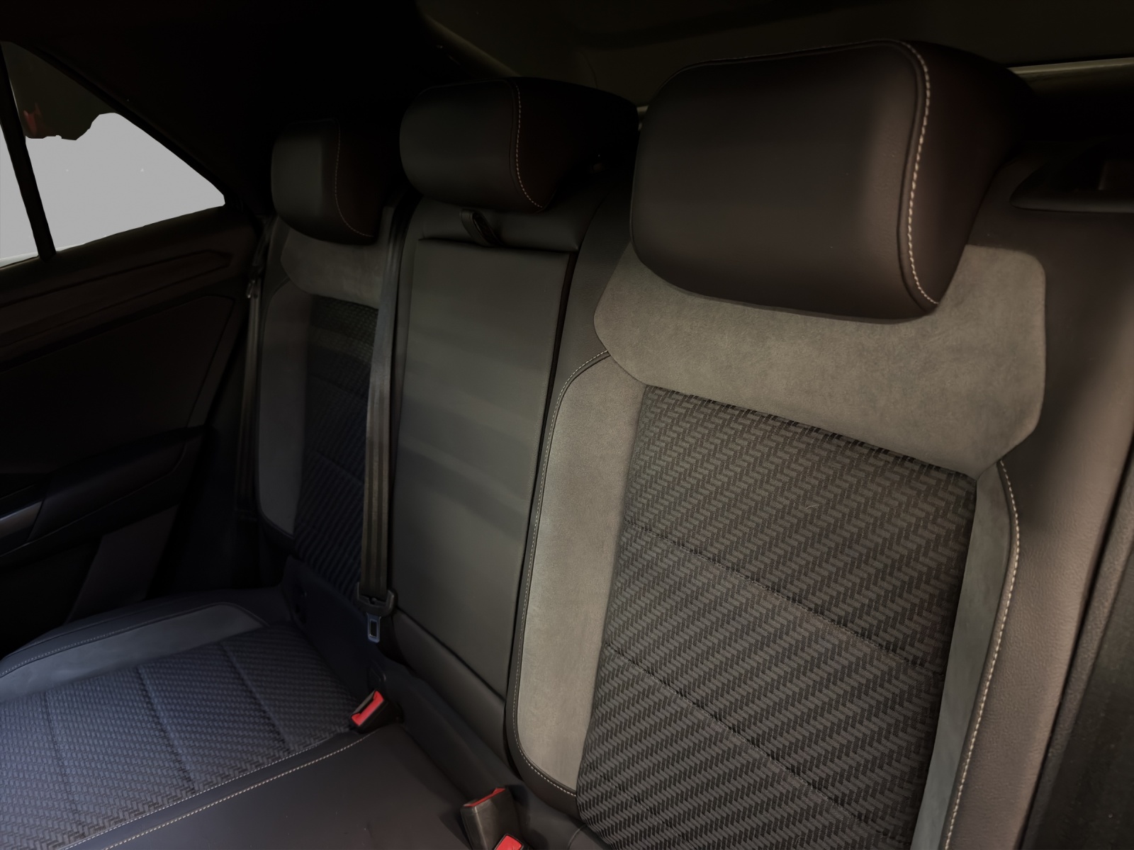 VW T-Roc 2.0 TSI Sport DSG 4M // R-Line-image-13