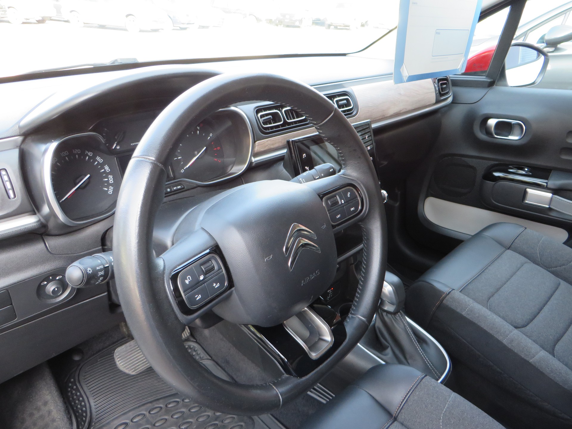 CITROEN C3 1.2i PureTech Swiss Edition EAT6-image-9