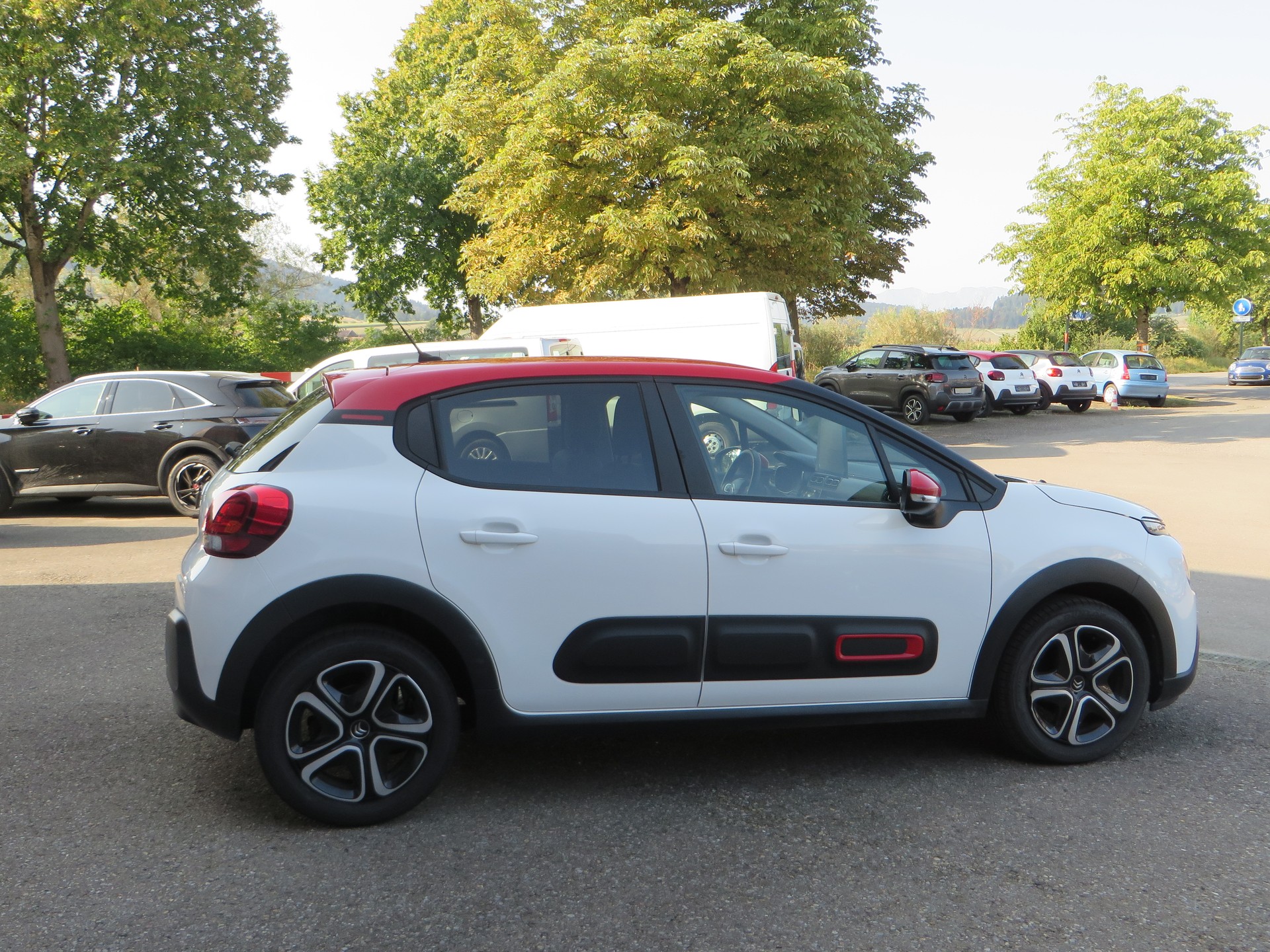 CITROEN C3 1.2i PureTech Swiss Edition EAT6-image-2