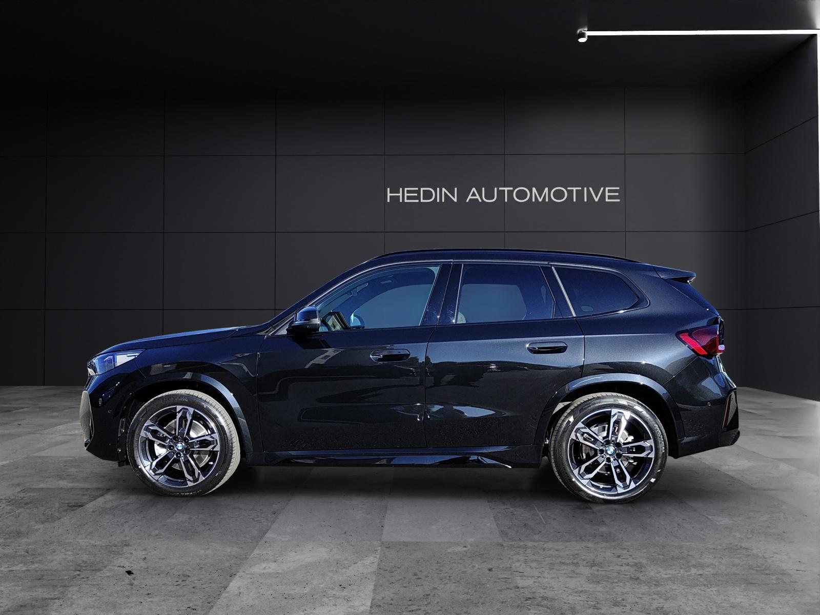 BMW iX1 30 xDrive-showroom-element-1