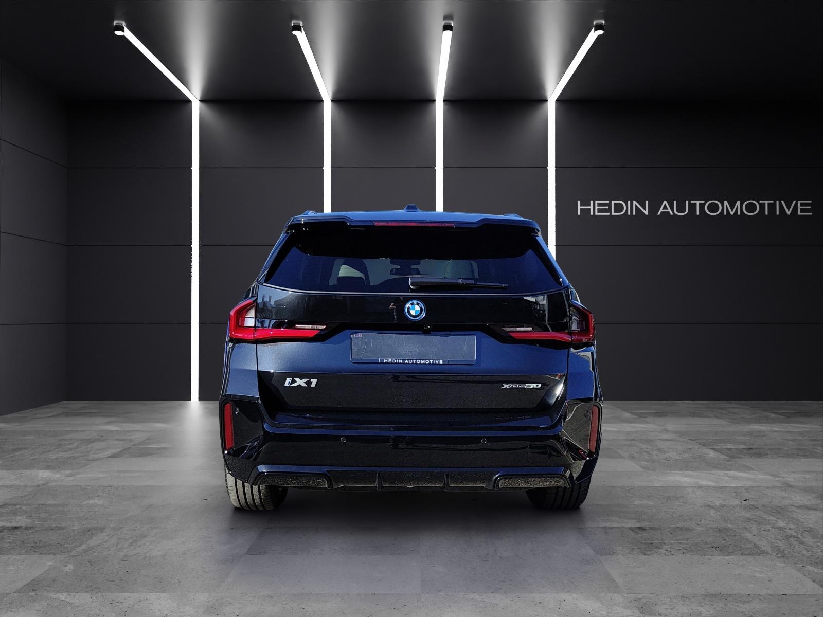 BMW iX1 30 xDrive-image-4
