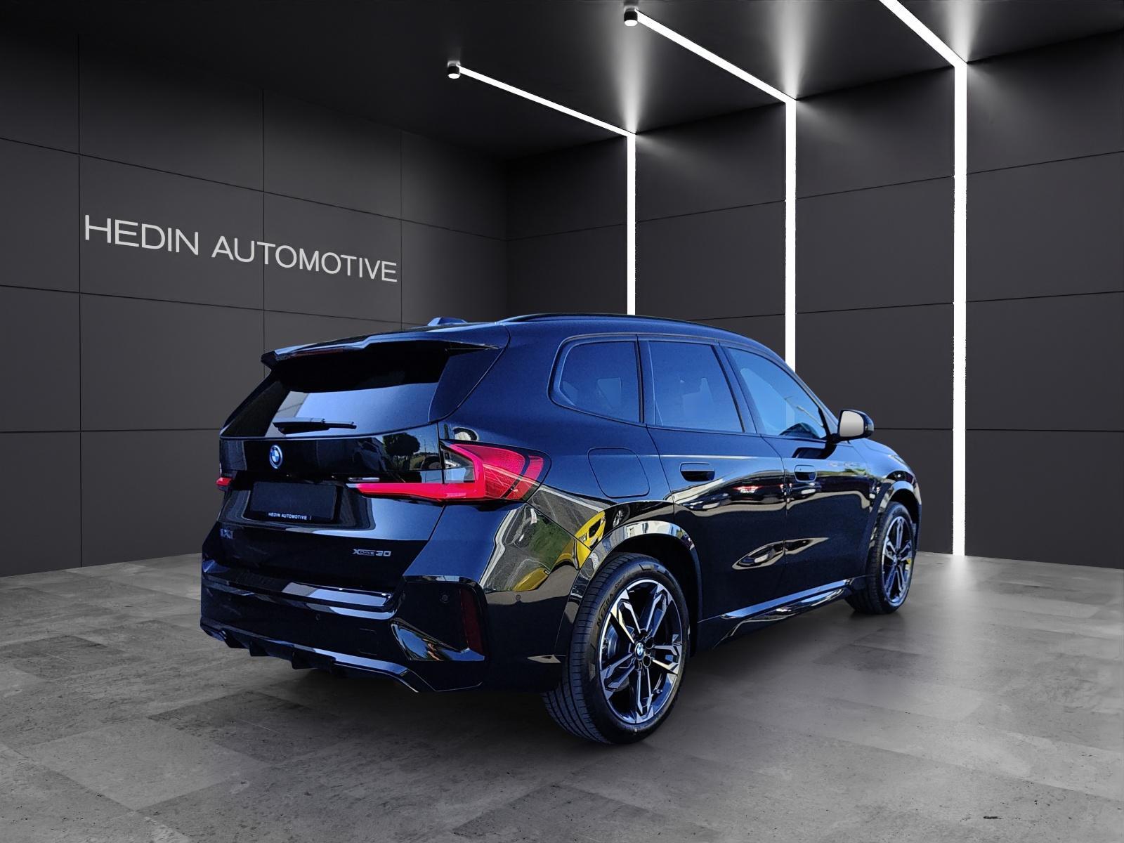 BMW iX1 30 xDrive-image-5