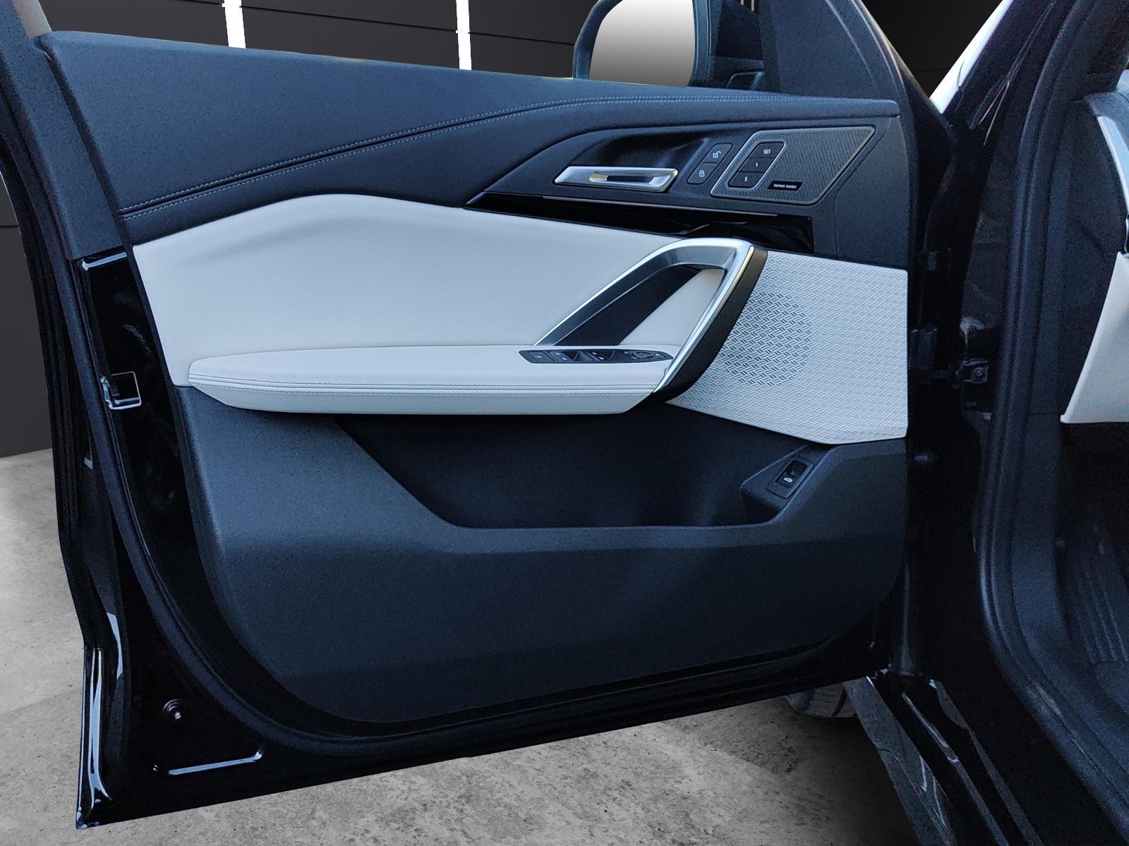 BMW iX1 30 xDrive-image-14