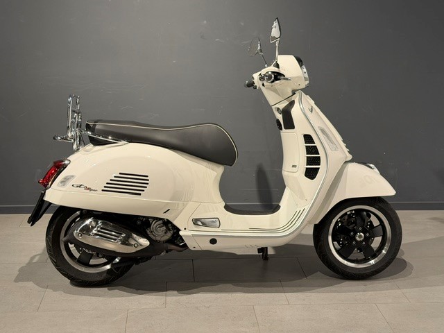 PIAGGIO Vespa GTS 300 HPE Super Tech ABS/ASR-image-0