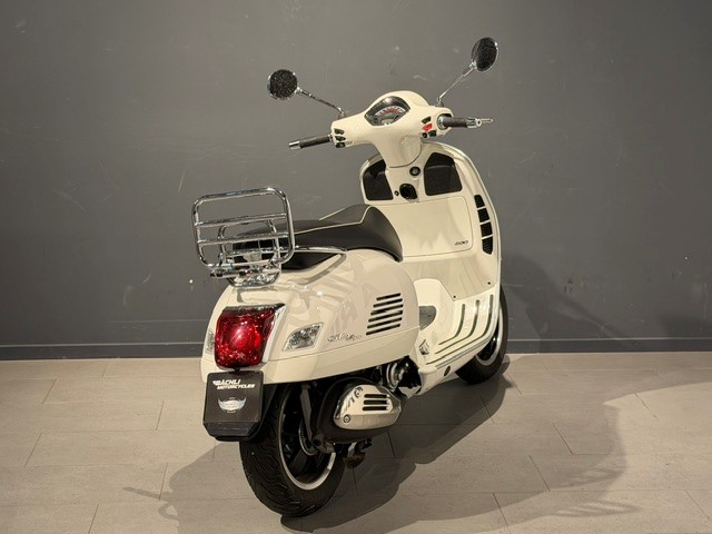 PIAGGIO Vespa GTS 300 HPE Super Tech ABS/ASR-image-5