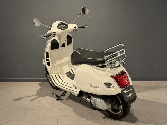 PIAGGIO Vespa GTS 300 HPE Super Tech ABS/ASR-image-4