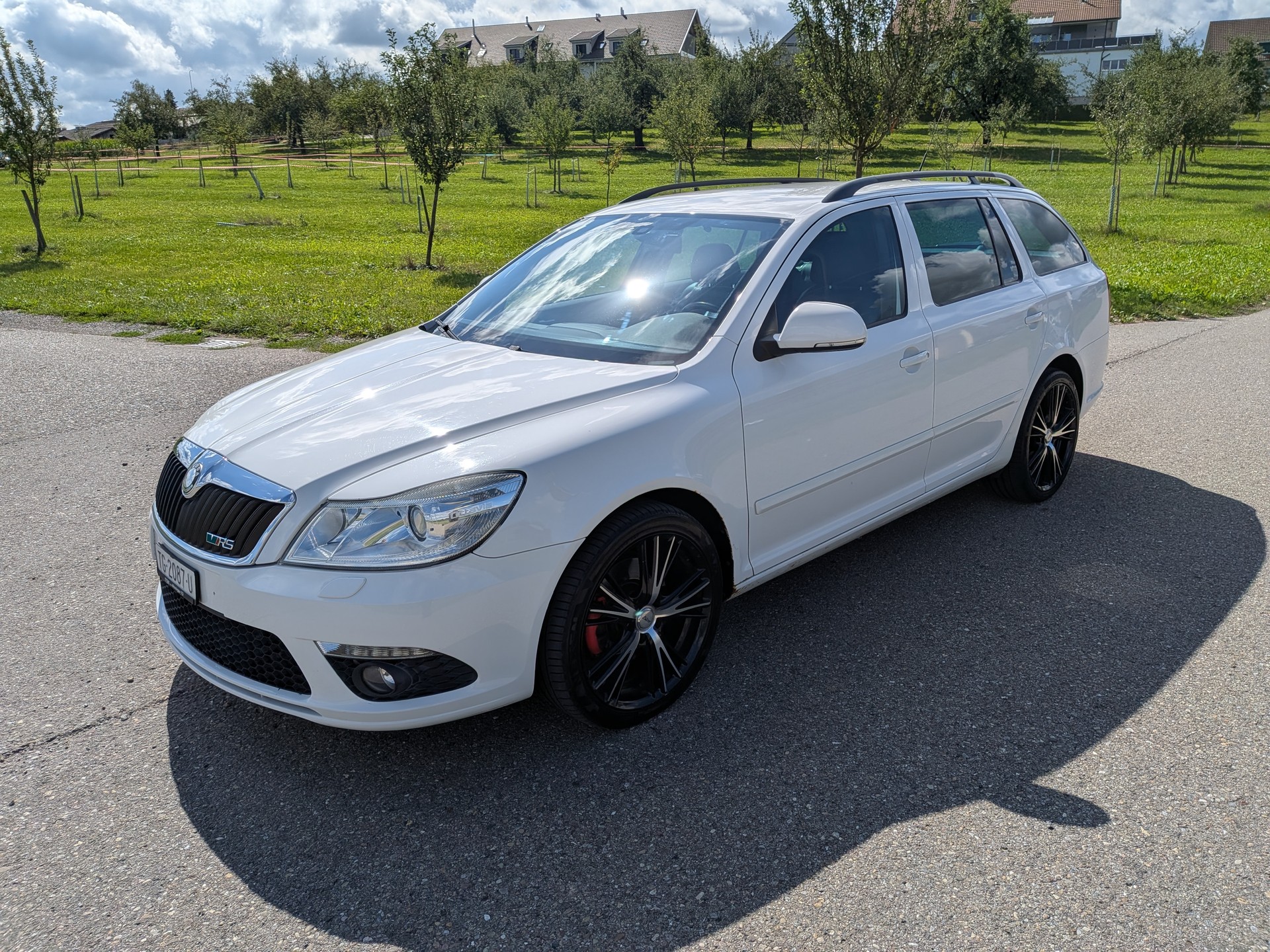SKODA Octavia Combi 2.0 TDI RS DSG * Frisch ab MFK