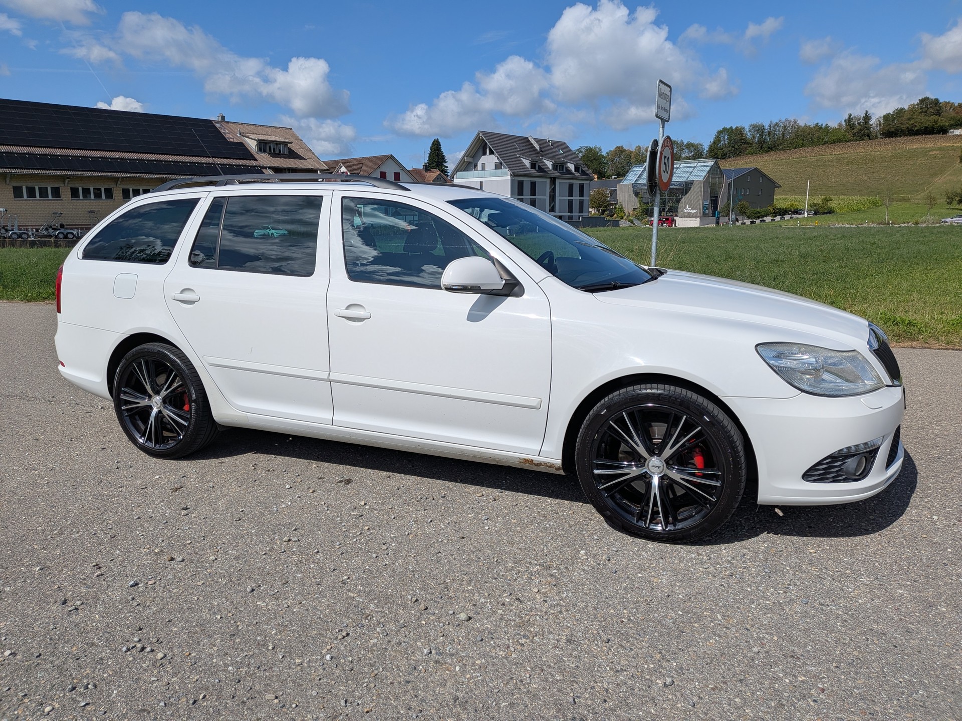 SKODA Octavia Combi 2.0 TDI RS DSG * Frisch ab MFK-showroom-element-3