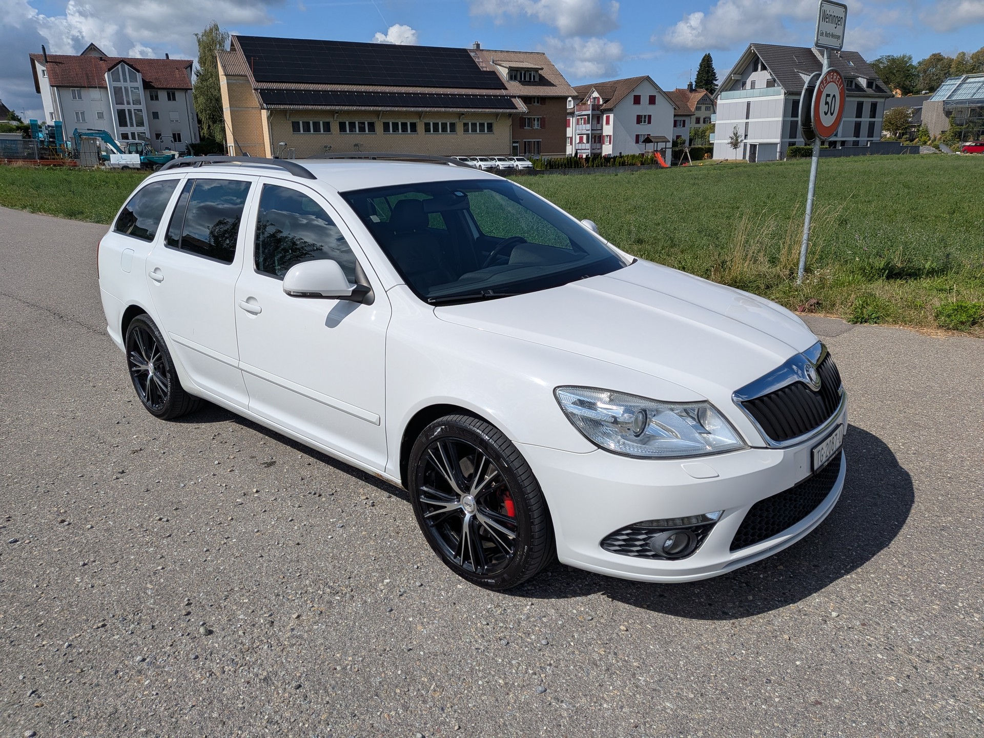 SKODA Octavia Combi 2.0 TDI RS DSG * Frisch ab MFK-showroom-element-1
