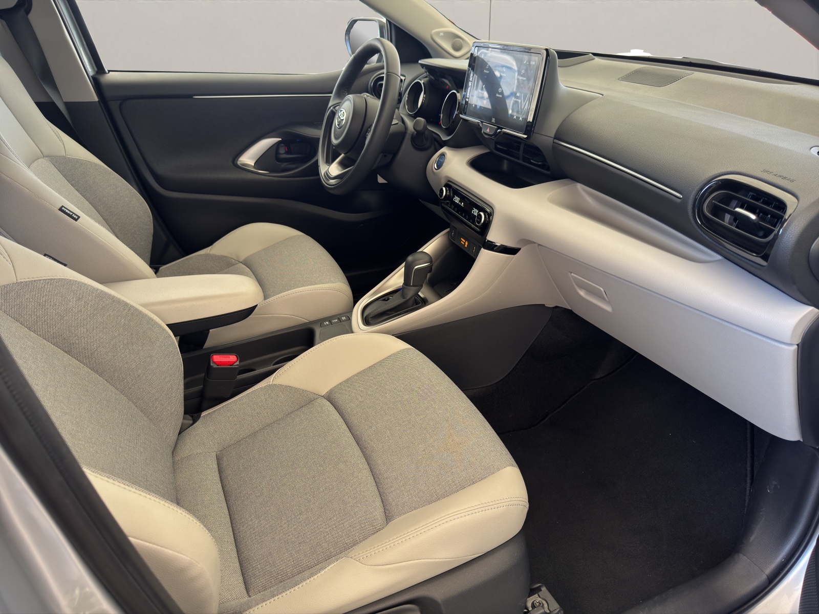 TOYOTA Yaris 1.5 VVT-i HSD Premium Voll-Hybrid-image-10