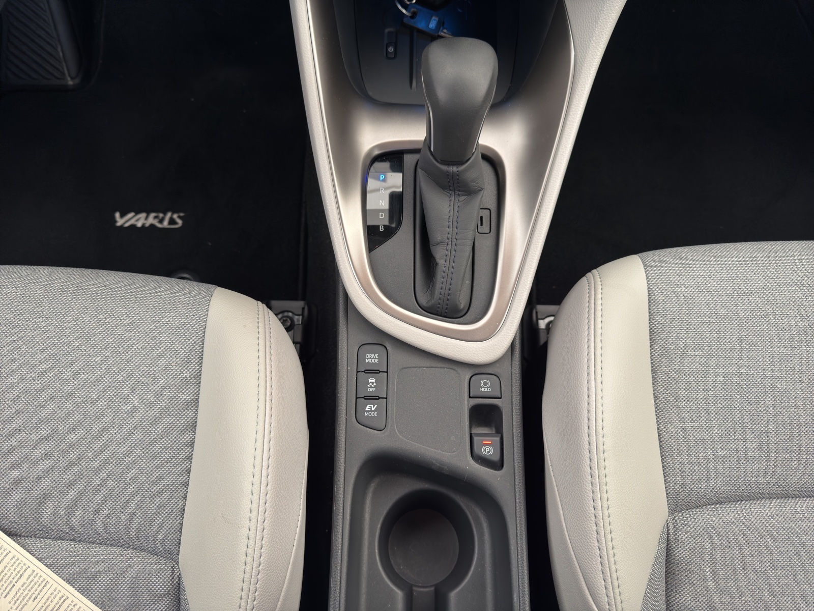 TOYOTA Yaris 1.5 VVT-i HSD Premium Voll-Hybrid-image-16