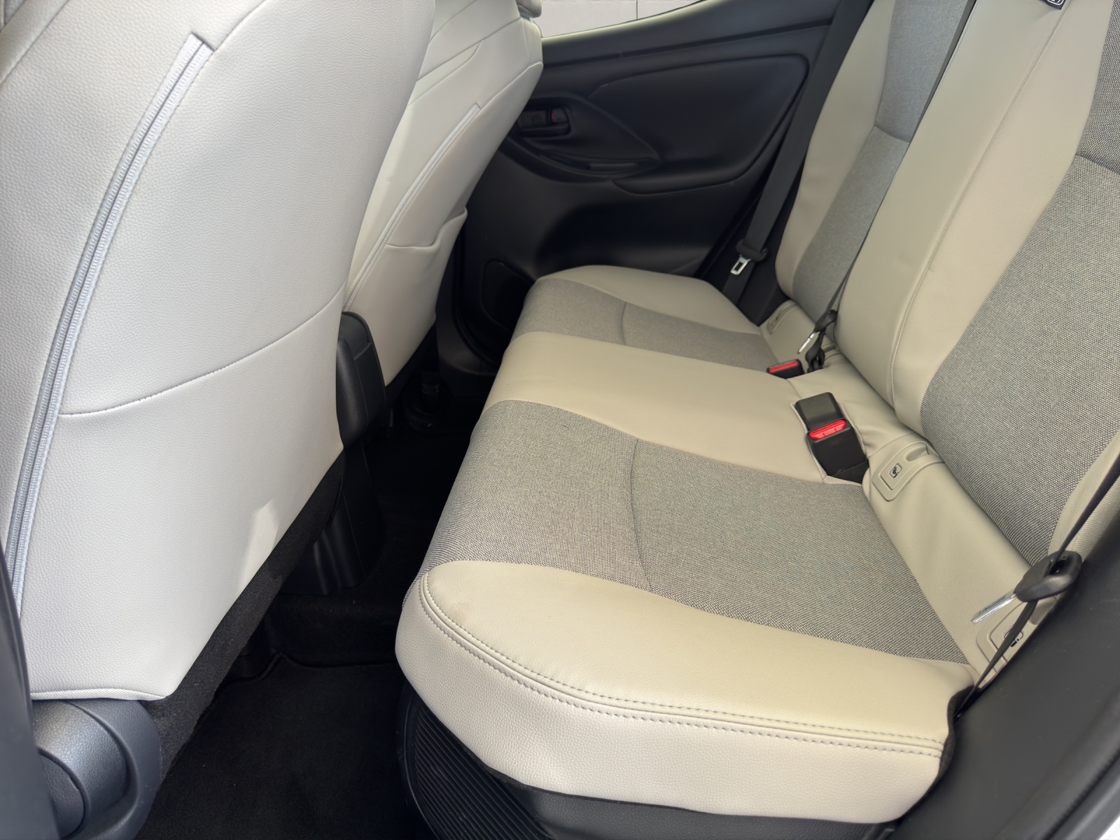 TOYOTA Yaris 1.5 VVT-i HSD Premium Voll-Hybrid-image-19