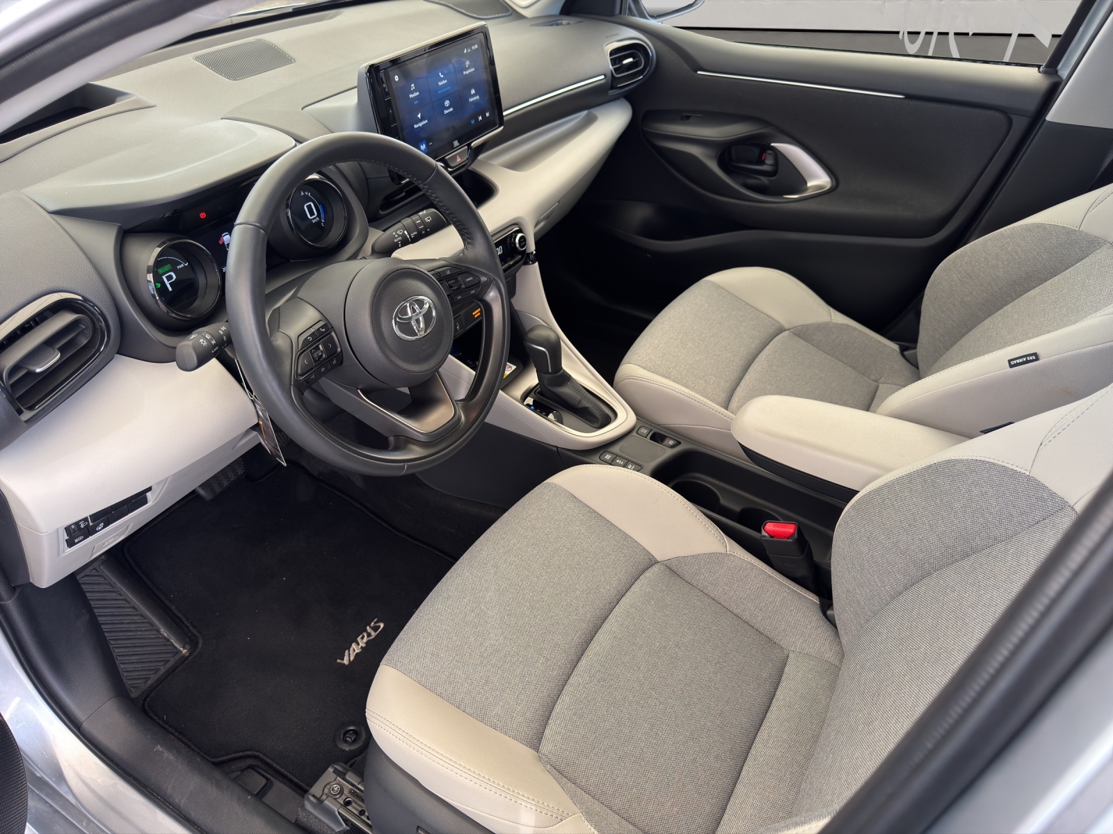 TOYOTA Yaris 1.5 VVT-i HSD Premium Voll-Hybrid-image-9