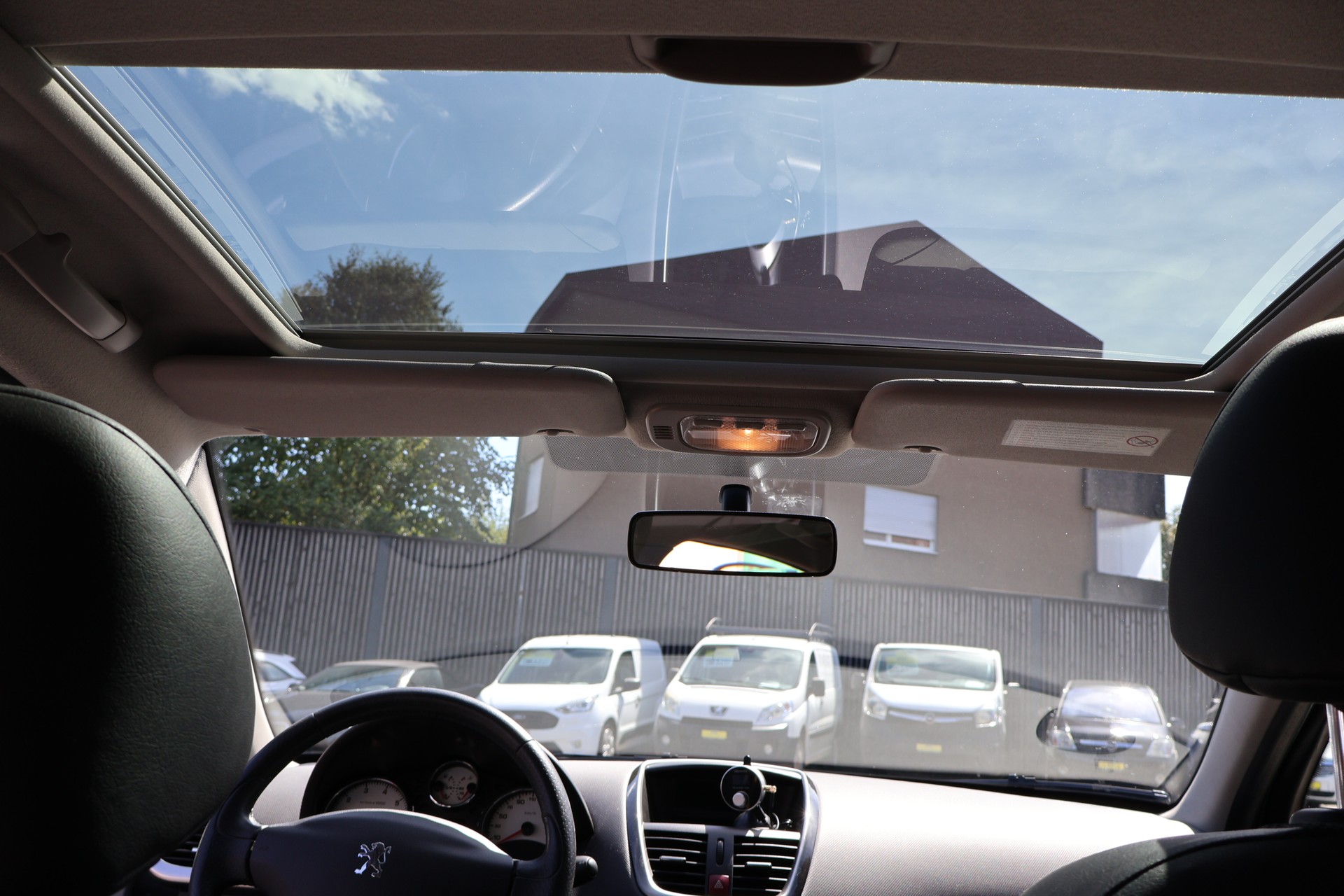 PEUGEOT 207 1.6 16V Allure Automatic-image-10