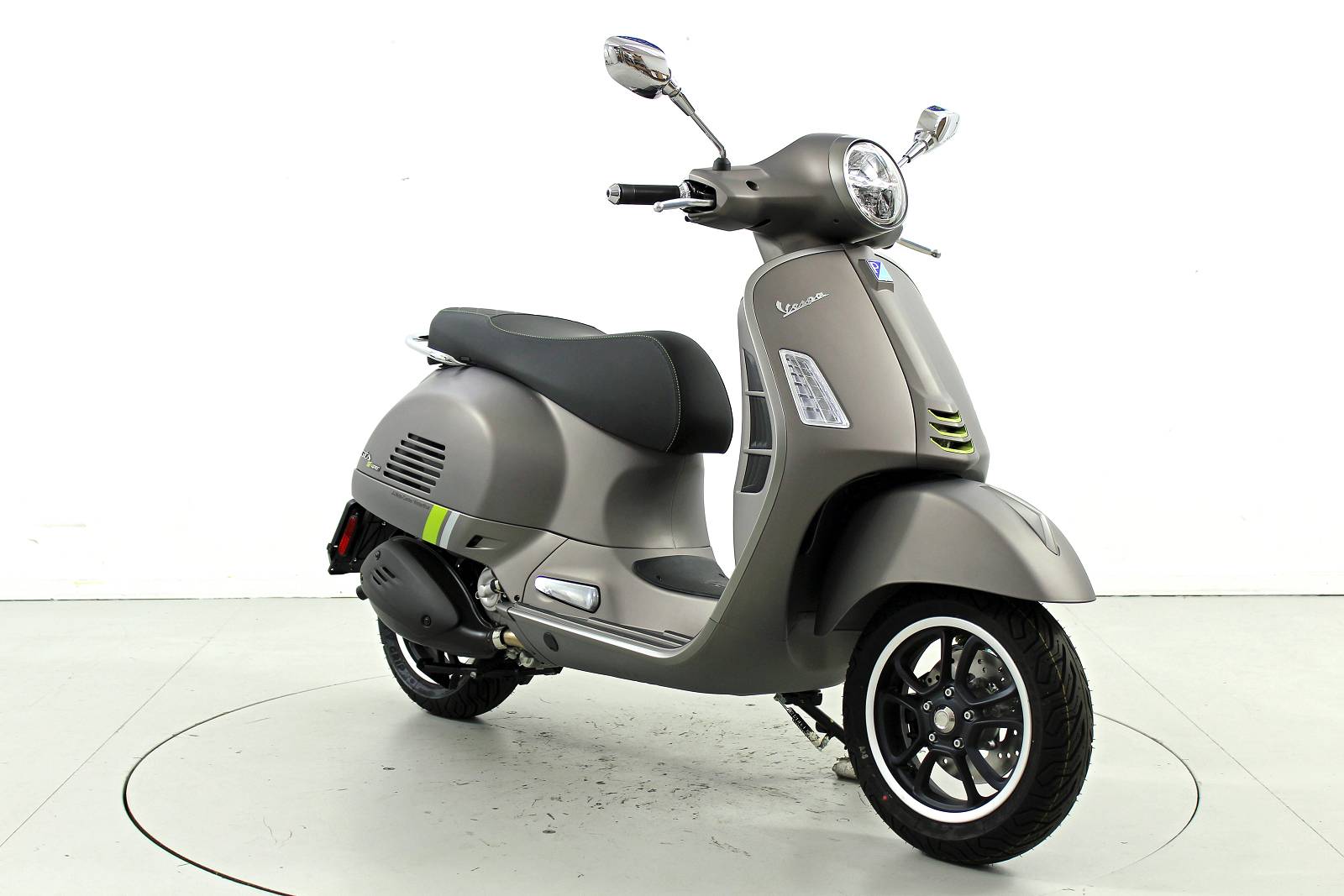 PIAGGIO Vespa GTS 300 Super Tech ABS-image-1