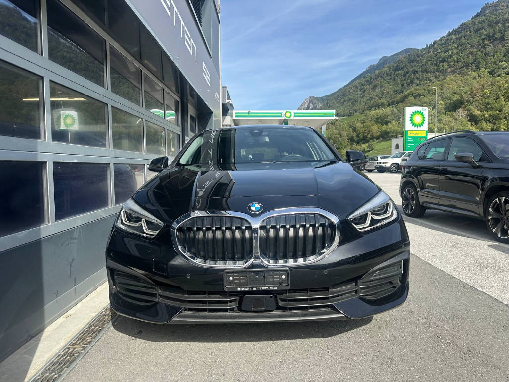 BMW 118i (CH)-showroom-element-1