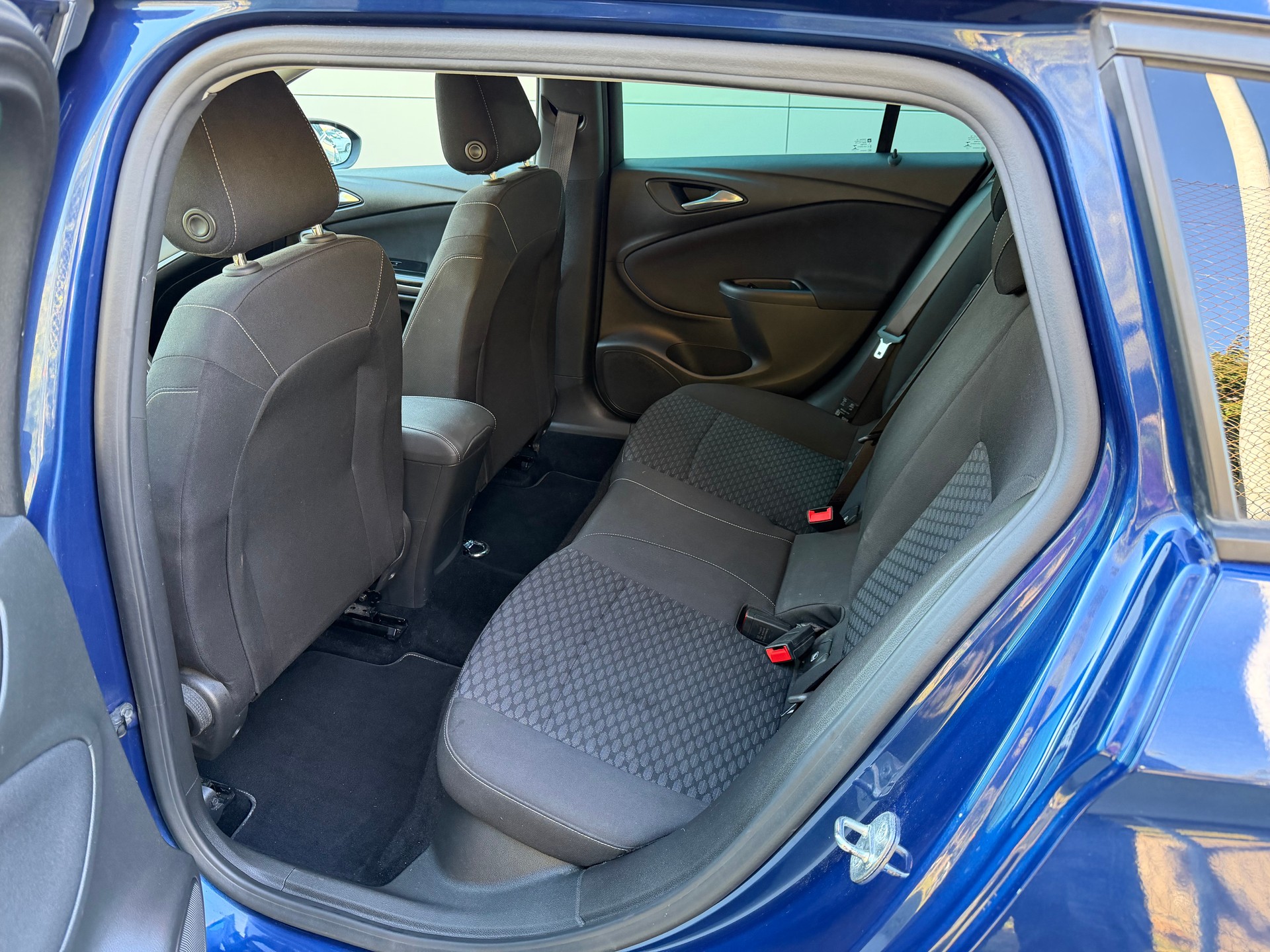 OPEL Astra Sports Tourer 1.2i Turbo GS-Line-image-10