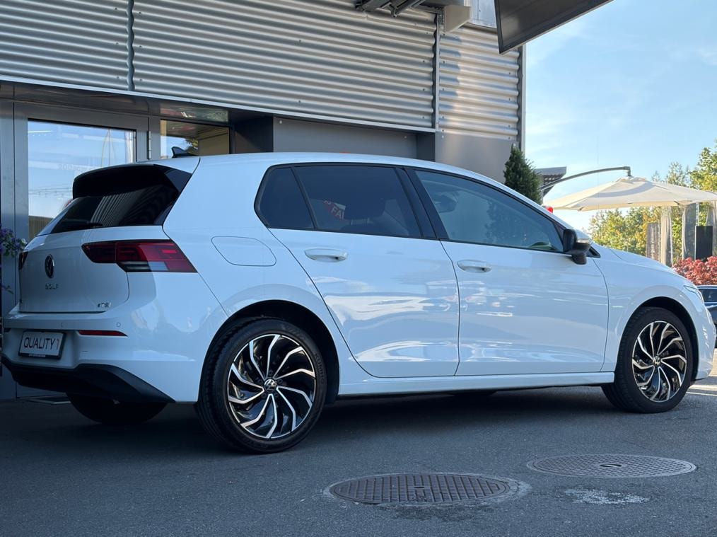 VW Golf VIII 1.5 eTSI ACT 75 Edition-showroom-element-2