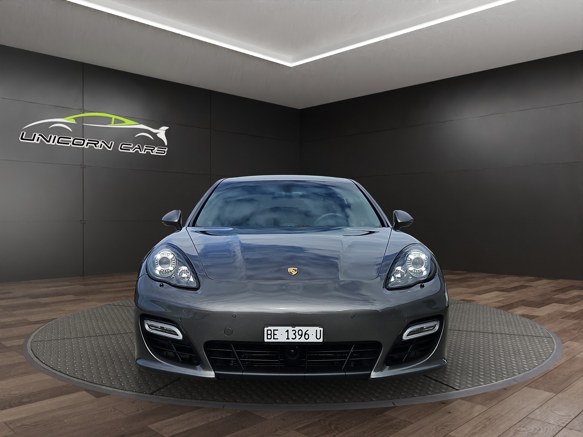 PORSCHE Panamera GTS 4.8 PDK-showroom-element-1