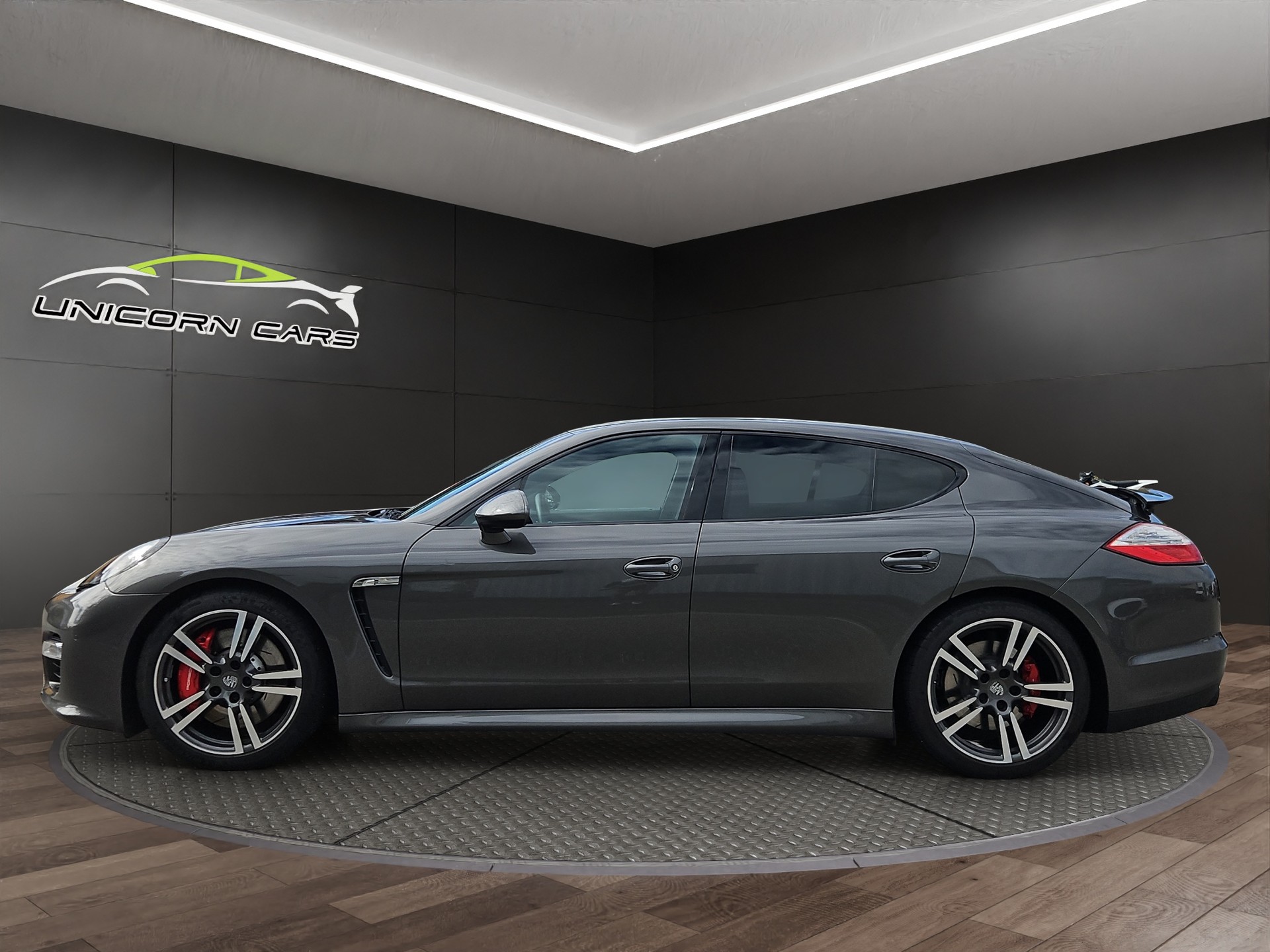 PORSCHE Panamera GTS 4.8 PDK-showroom-element-2
