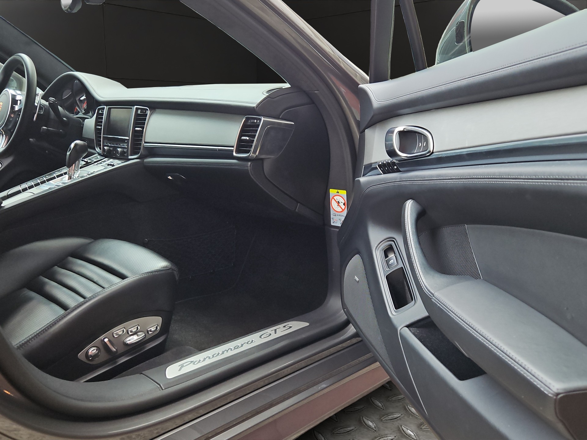PORSCHE Panamera GTS 4.8 PDK-image-16