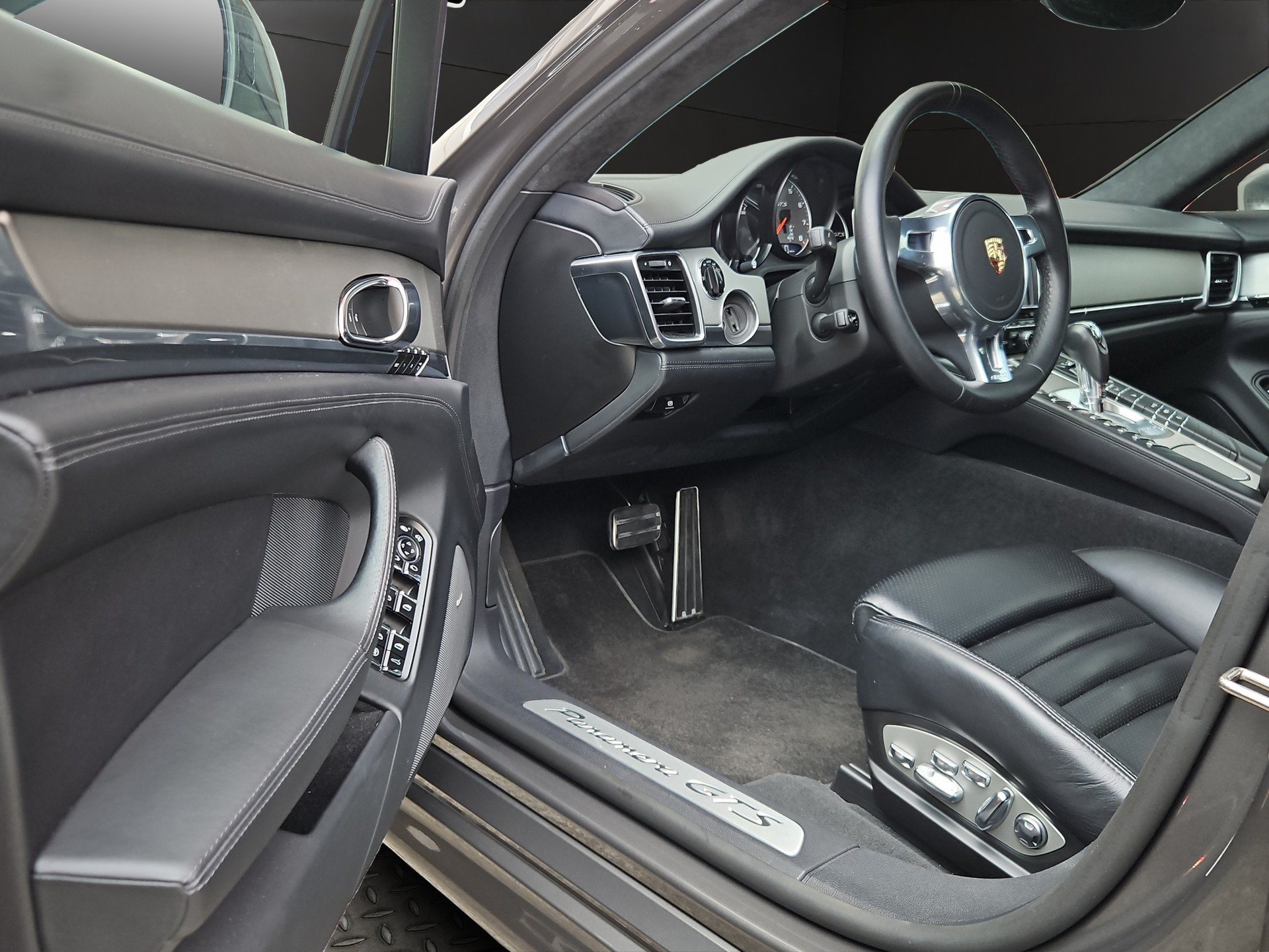 PORSCHE Panamera GTS 4.8 PDK-image-15