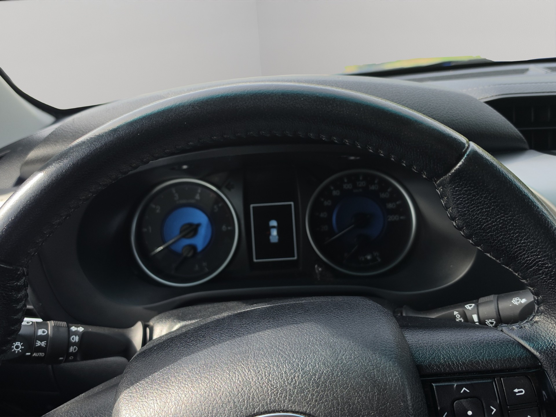 TOYOTA 2.4 D-4D 150 Premium-image-9