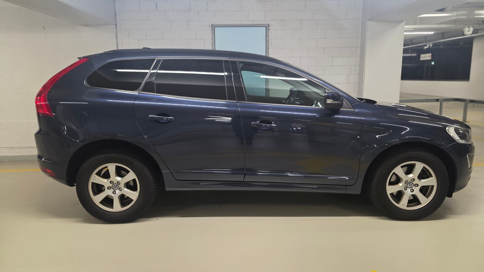 VOLVO XC60 D4 AWD Family Edition Geartronic-image-5