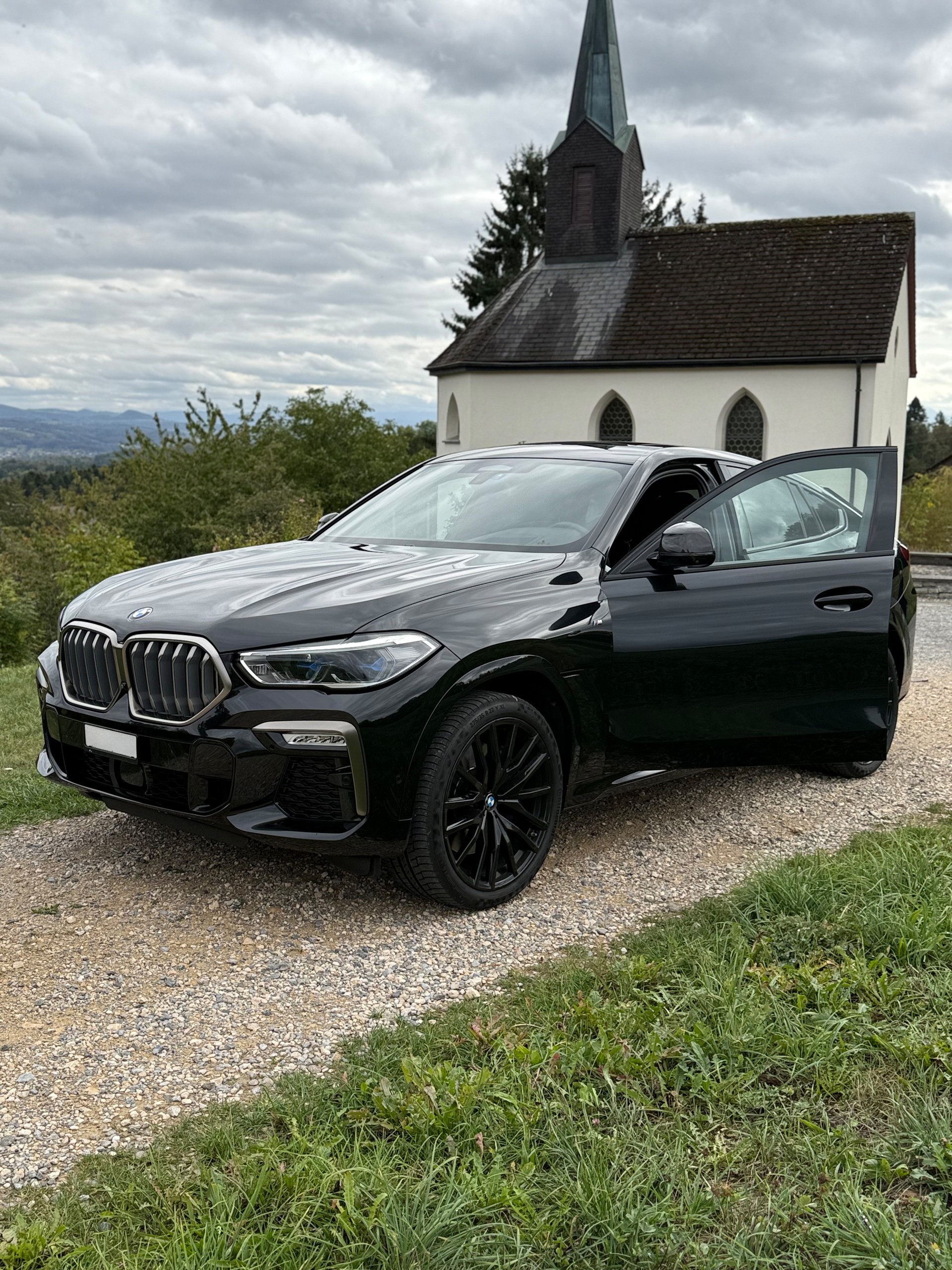 BMW X6 M50d, CH FZ, 1. Hd., Vollaustattung, Glow-Grill, lückenlose Service-Historie-image-2