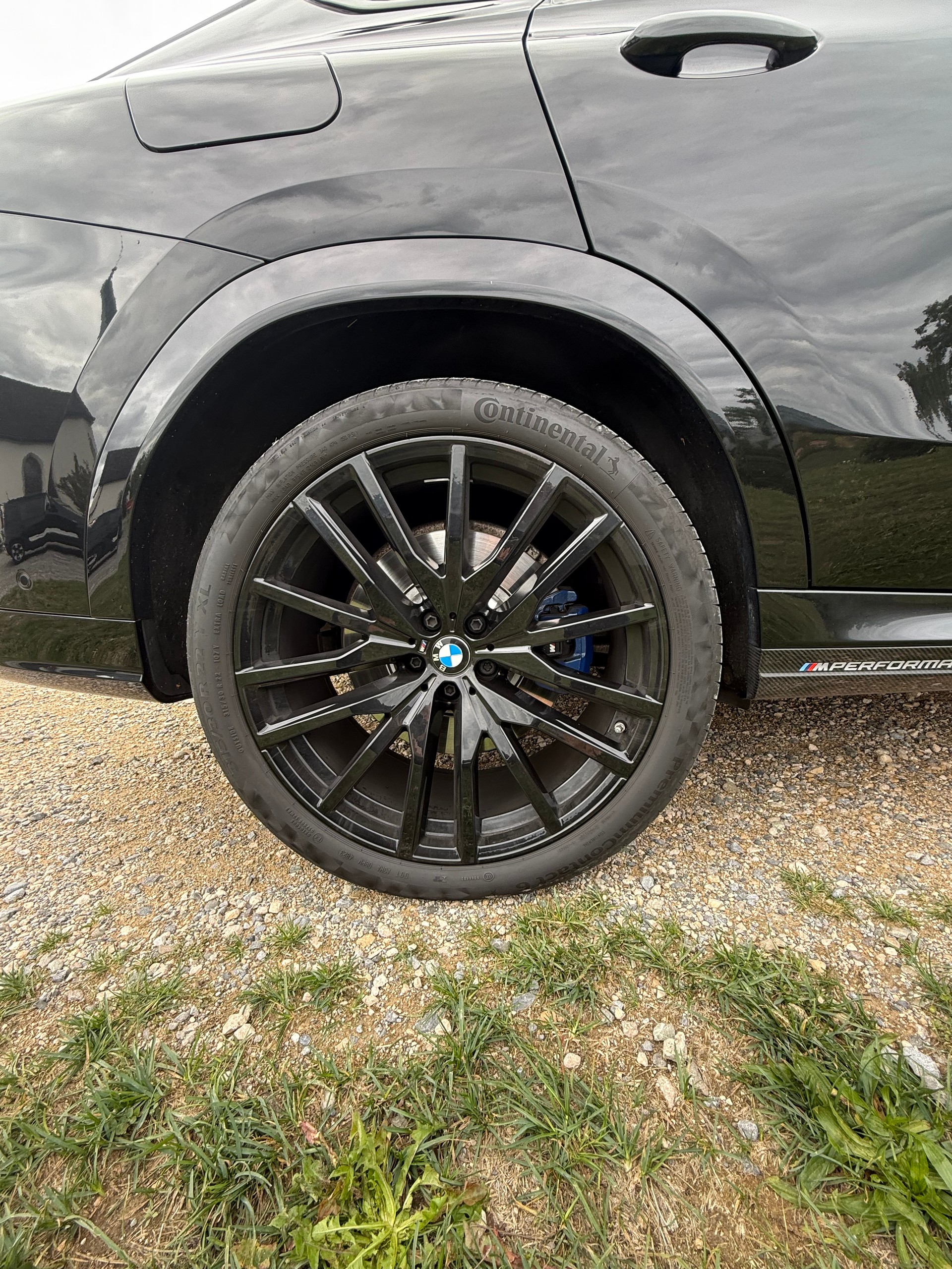 BMW X6 M50d, CH FZ, 1. Hd., Vollaustattung, Glow-Grill, lückenlose Service-Historie-image-4