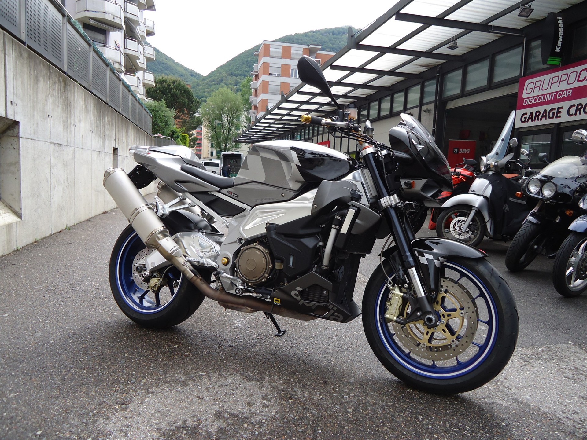 APRILIA Tuono 1000 R-image-4
