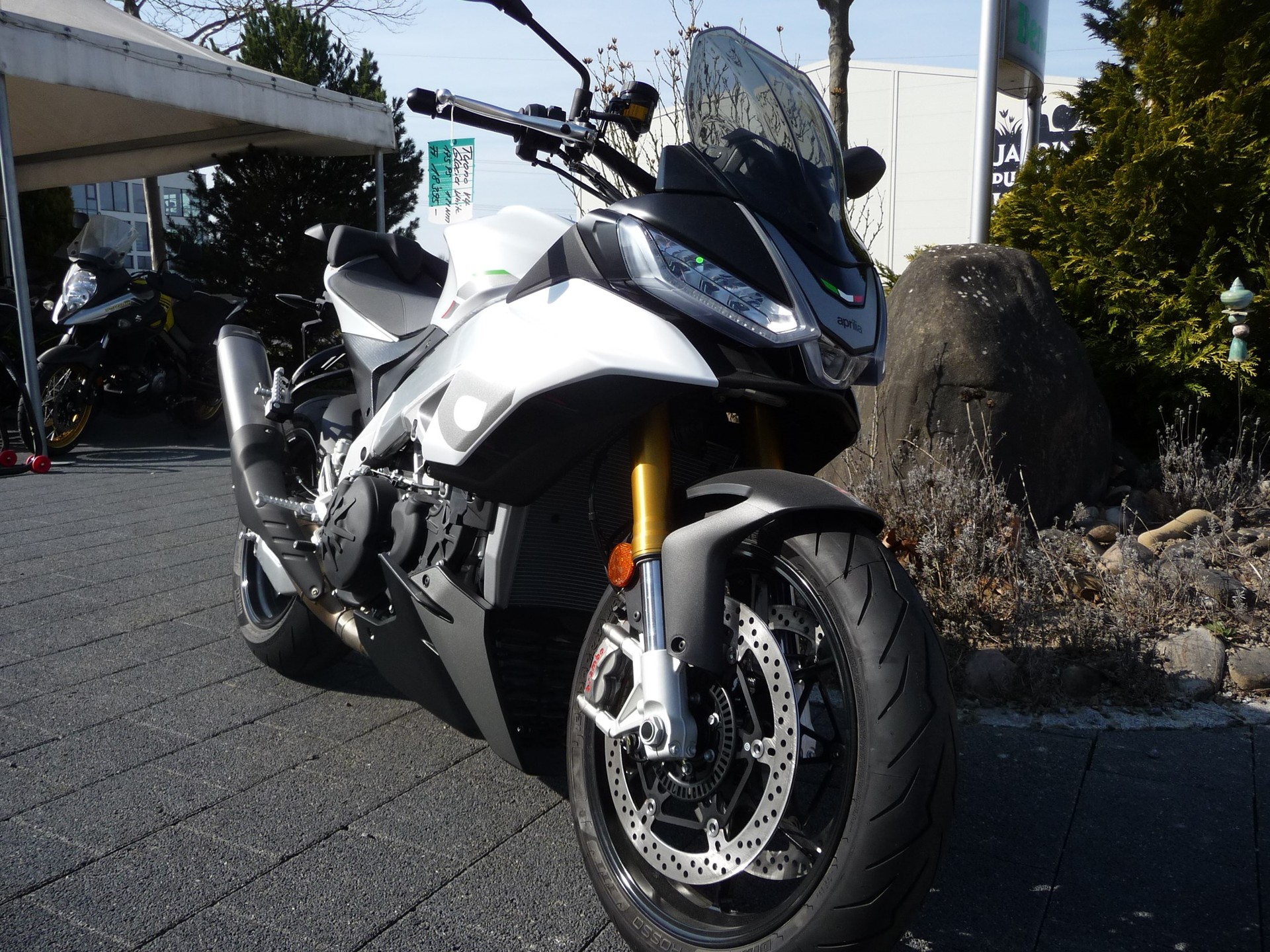APRILIA Tuono V4 1100-image-2
