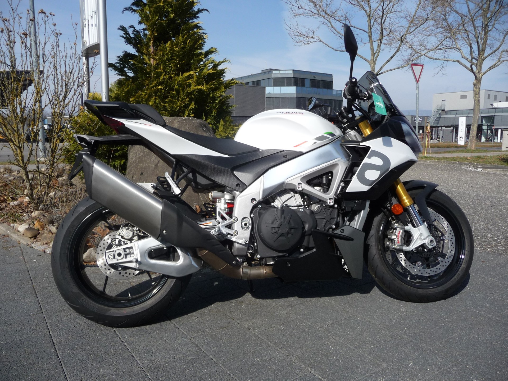APRILIA Tuono V4 1100-image-1