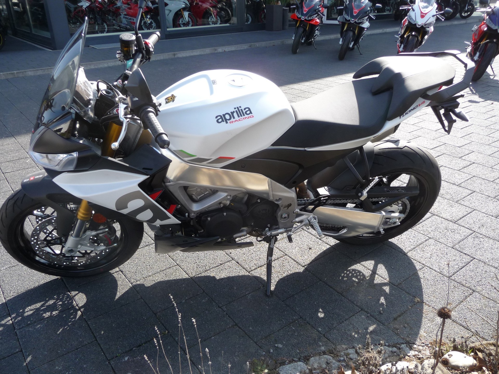 APRILIA Tuono V4 1100-image-4